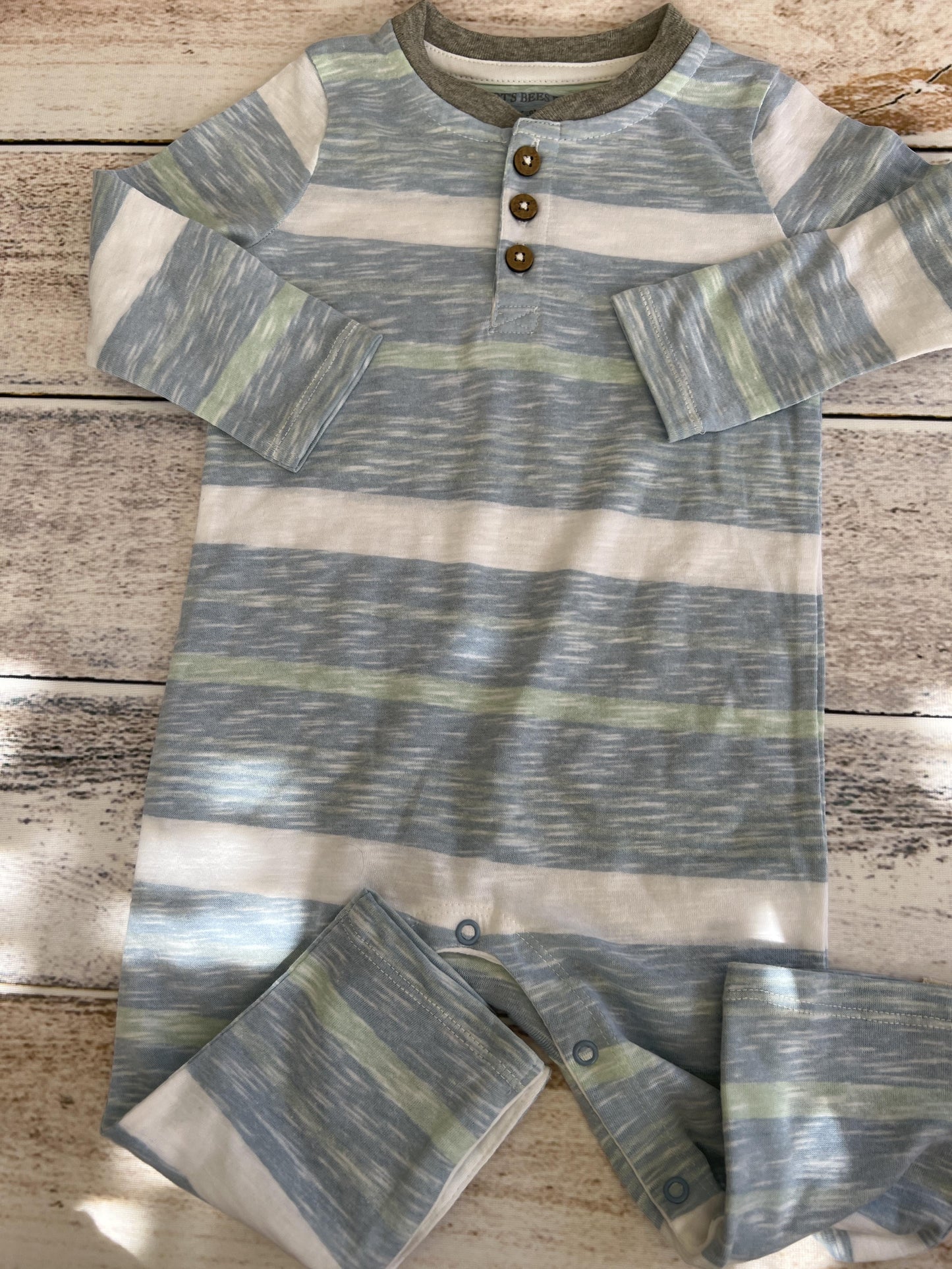 Burt's Bees Boys light green | Light Blue | Stripe Long Sleeve Outfit Size: 6-9 months light green | Light Blue | Stripe