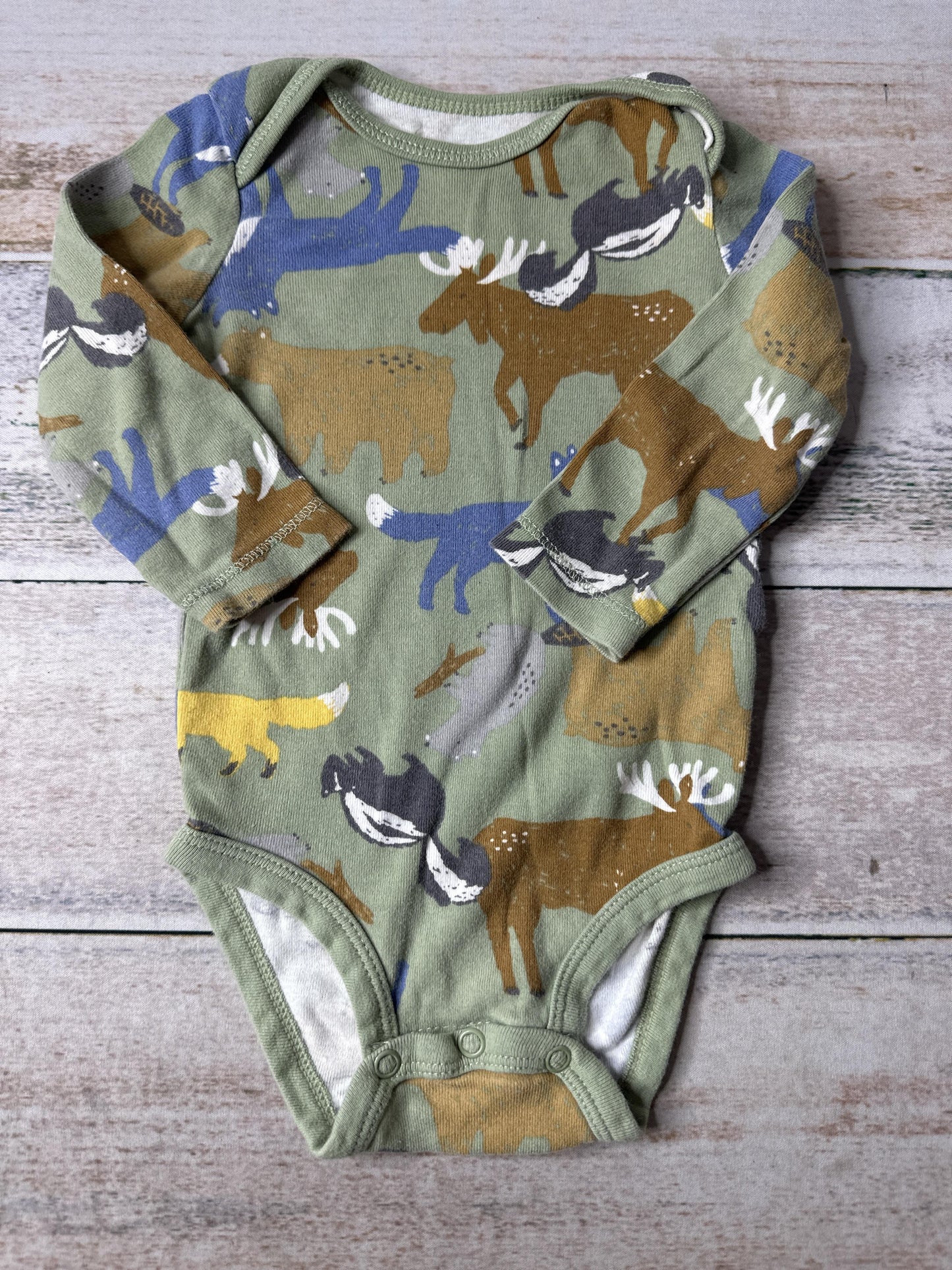 Carters Boys light green Onesie Size: 9 months light green