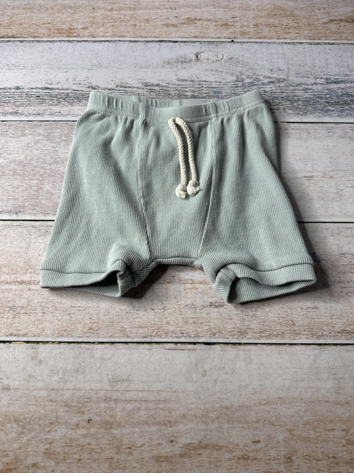 Mebie Baby Unisex light green Shorts Size: 3T light green