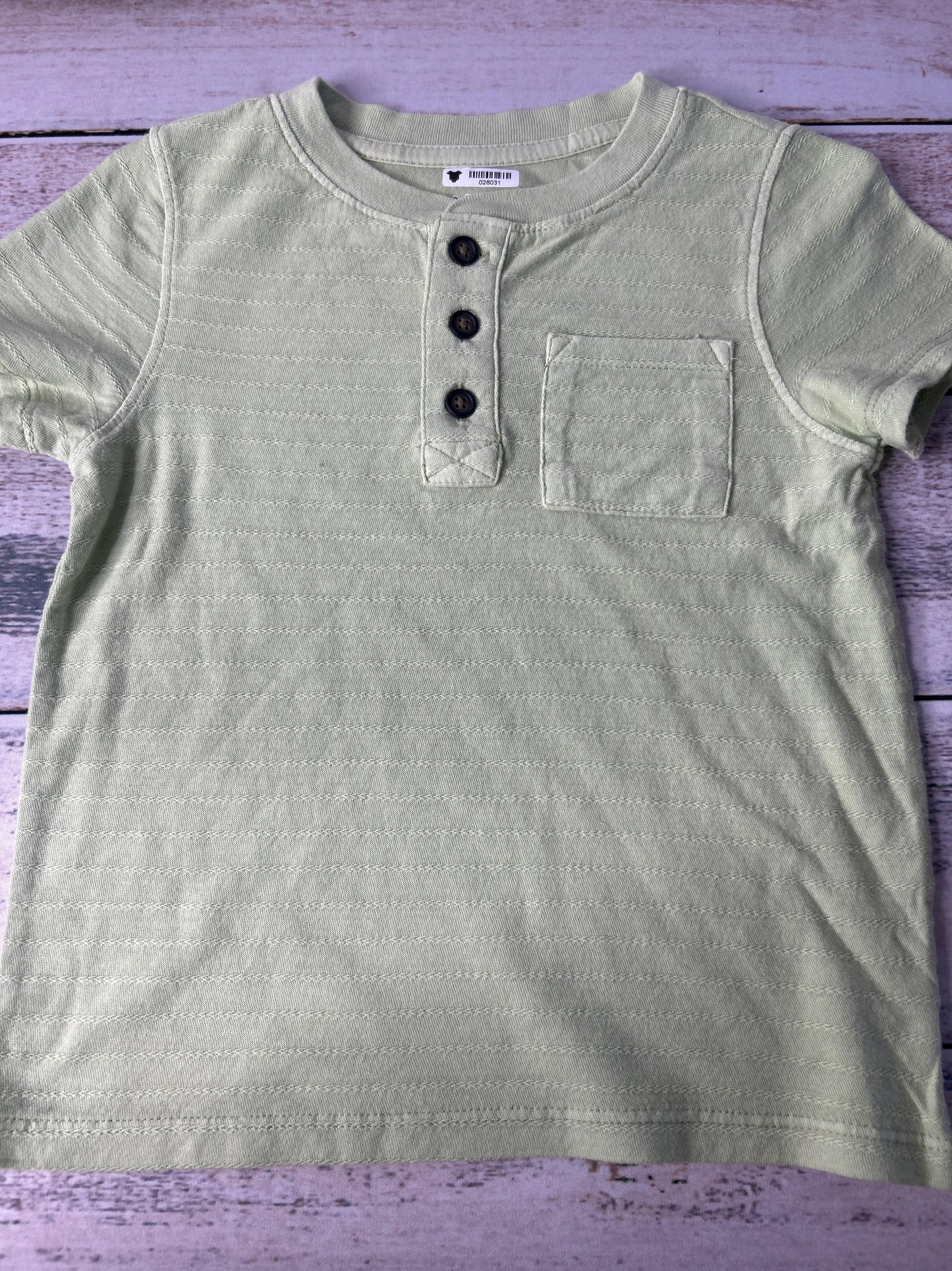 Unisex light green T-Shirt Size: 3T light green
