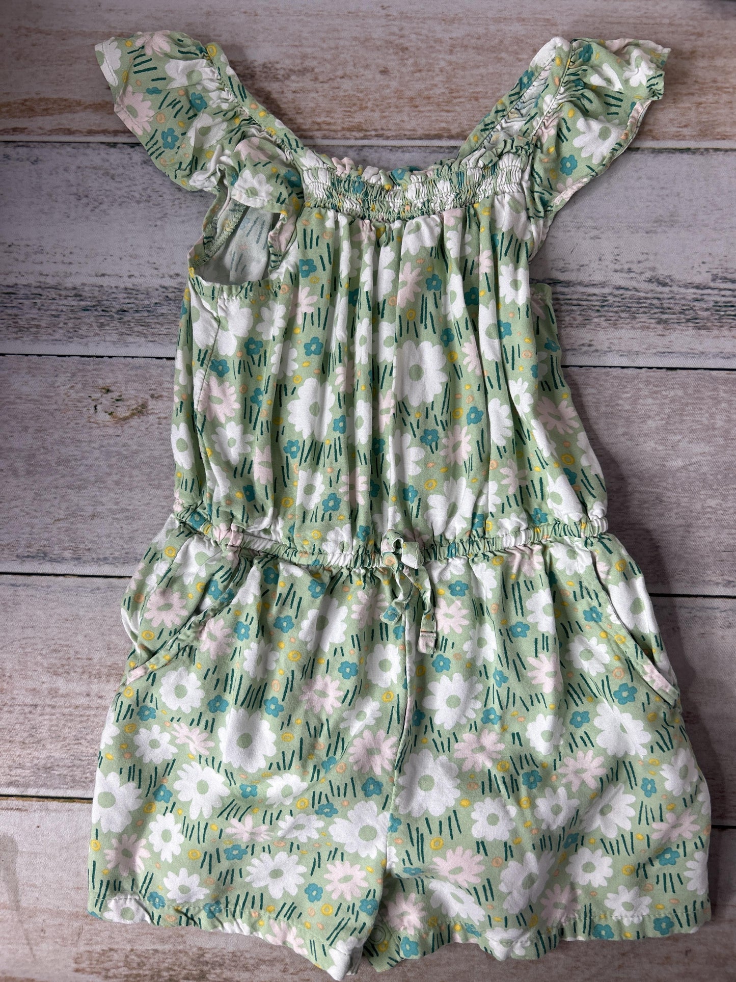 Girls light green Romper Size: 3T light green