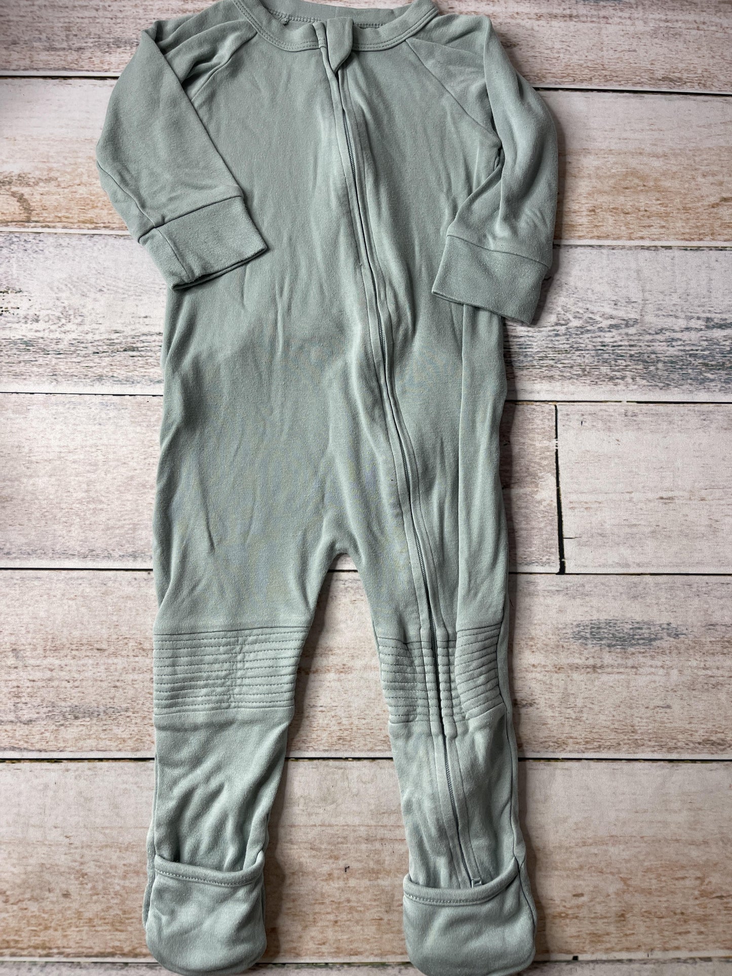 Goumi Unisex light green Pajamas Size: 18-24 months light green