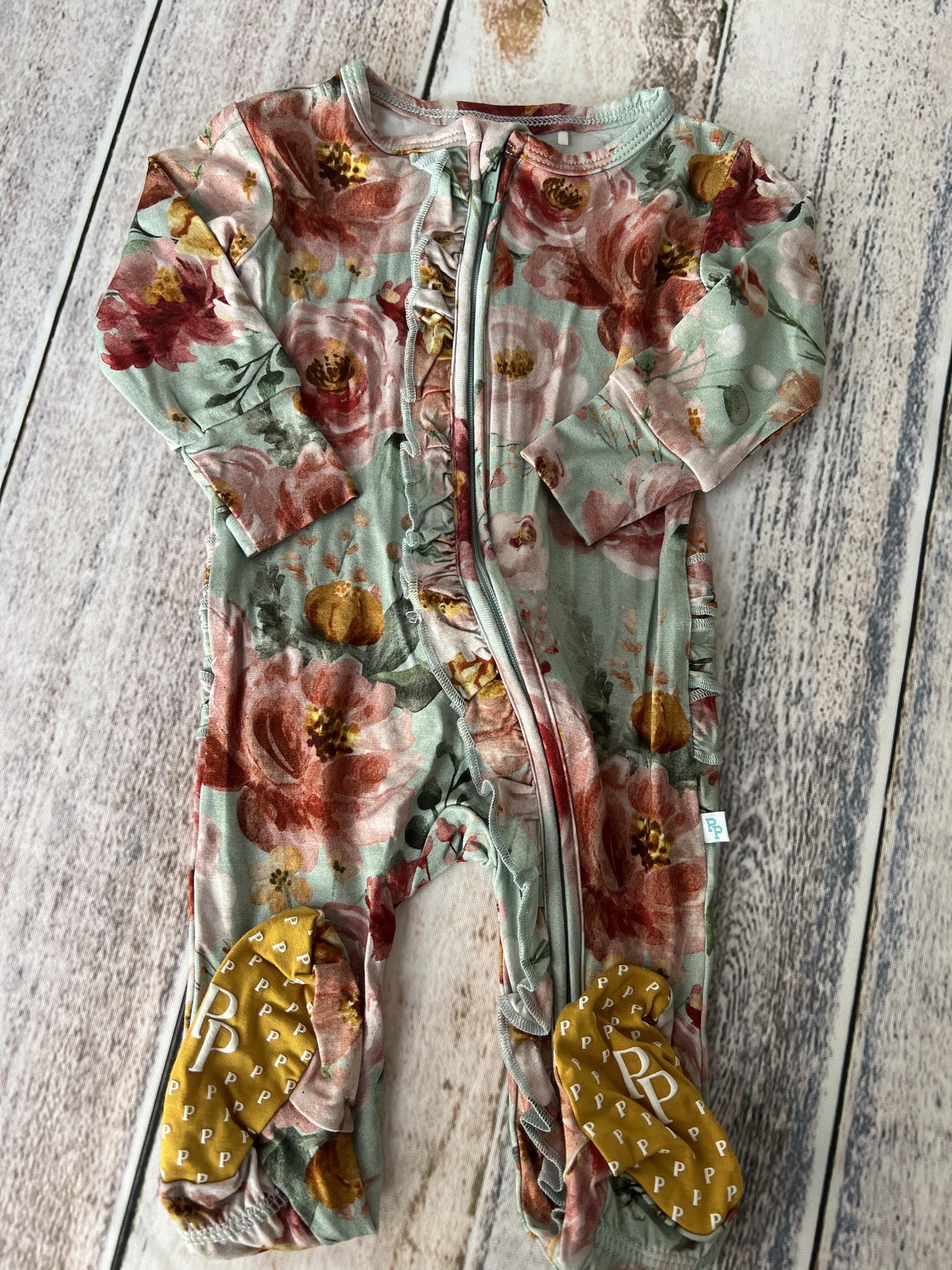 Posh Peanut Girls Mint | Flowers Pajamas Size: 6-9 months Mint | Flowers