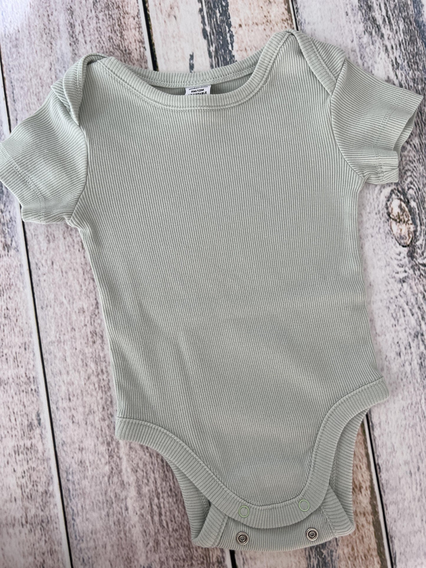 Nordstrom Unisex Mint Onesie Size: 9-12 Months Mint