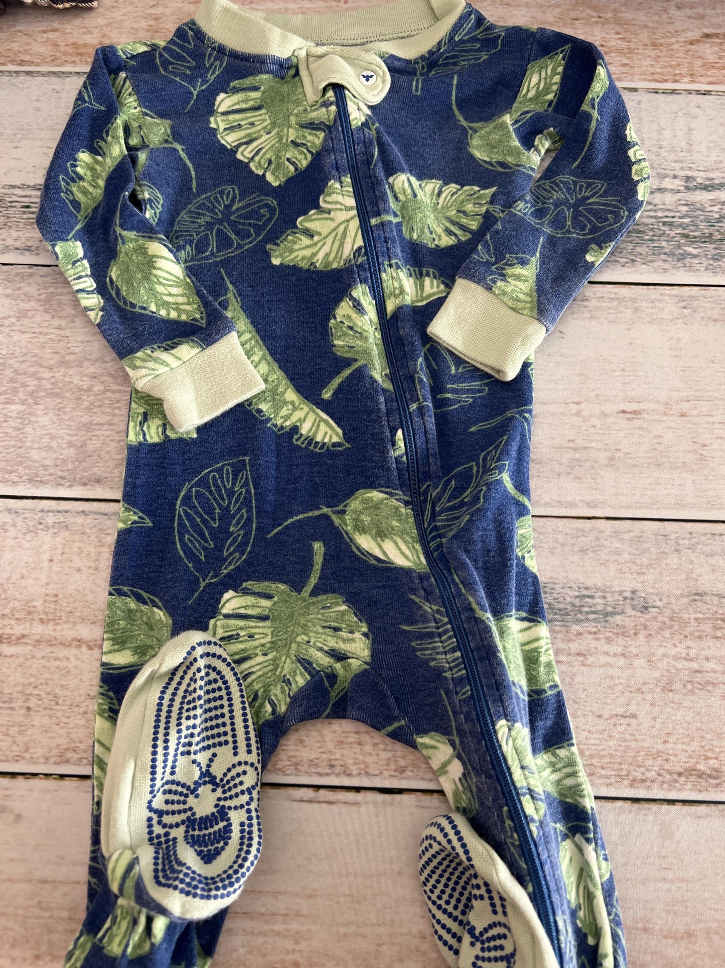 Burt's Bees Boys Navy Blue | light green Pajamas Size: 6-9 months Navy Blue | light green