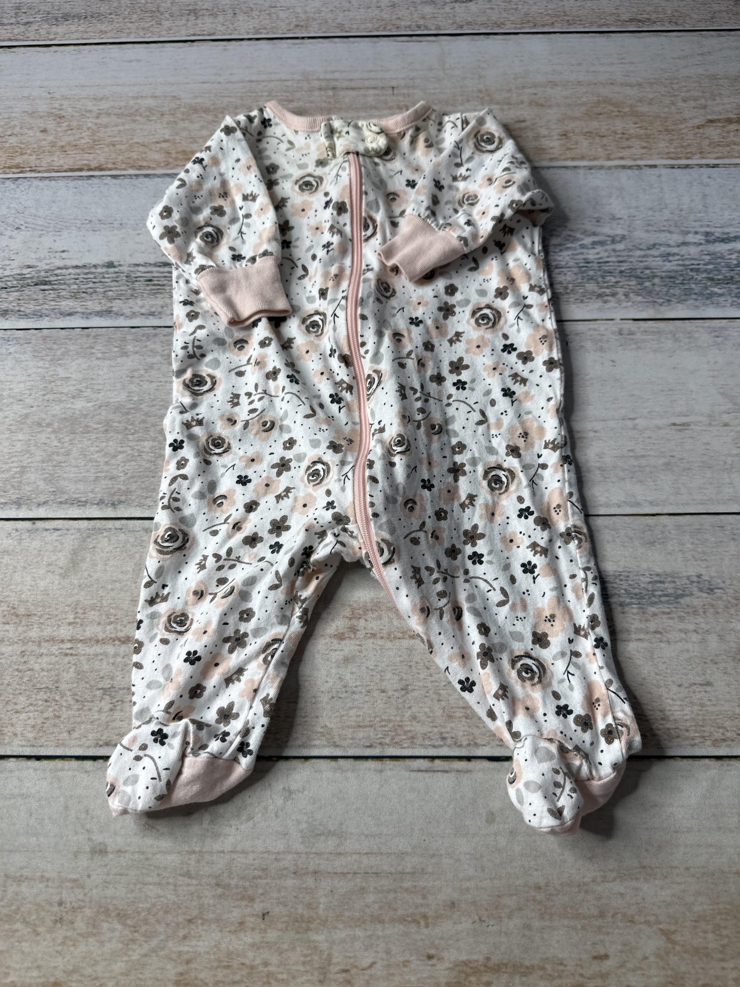 Unisex Pajamas Size: Newborn