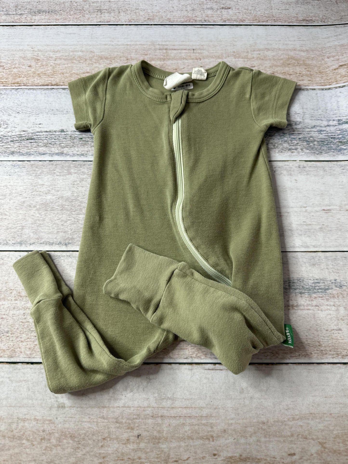 Parade Unisex Olive Romper Size: 6-12 months Olive