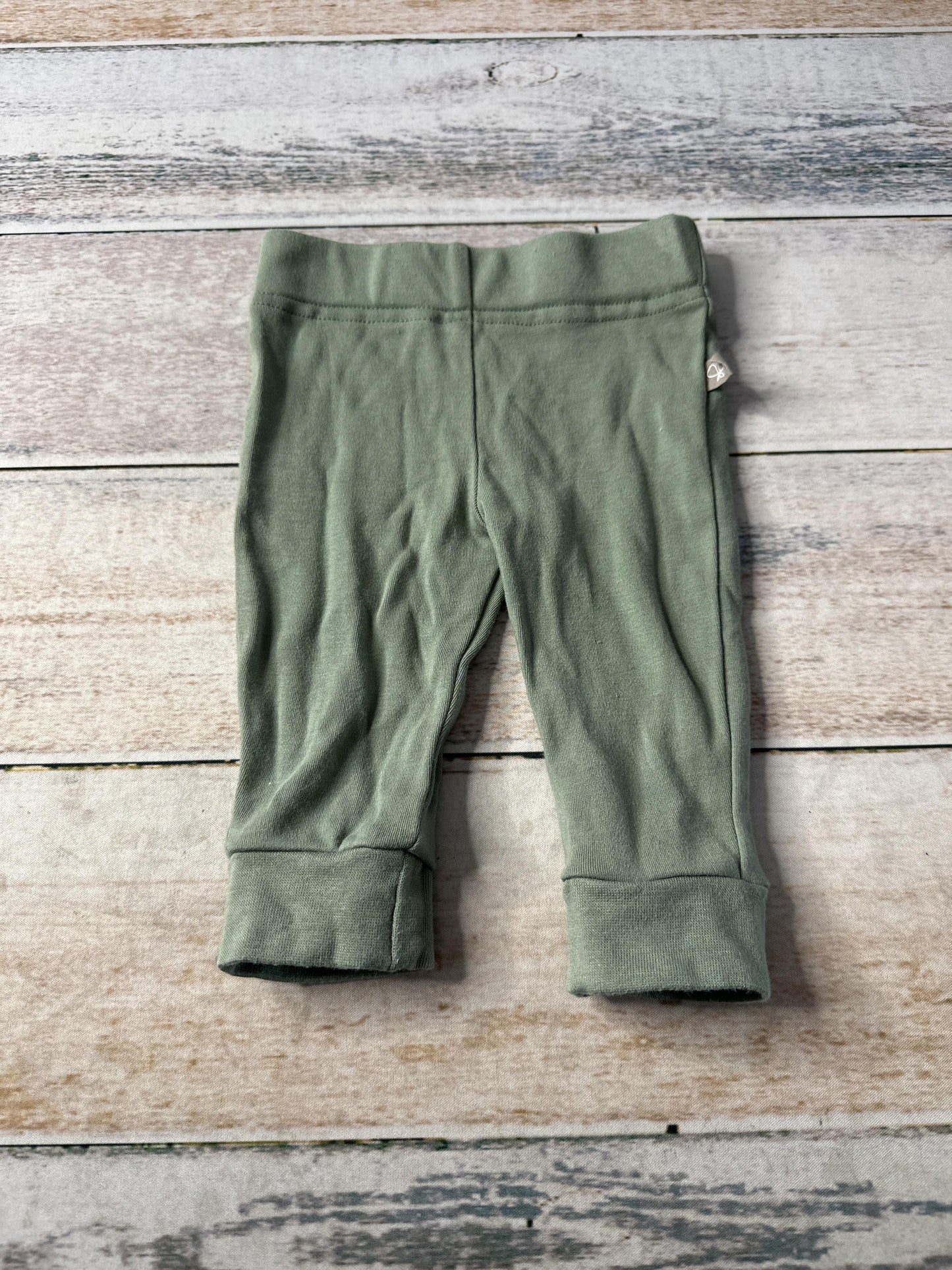 Goumi Unisex Olive Pants Size: 0-3 months Olive