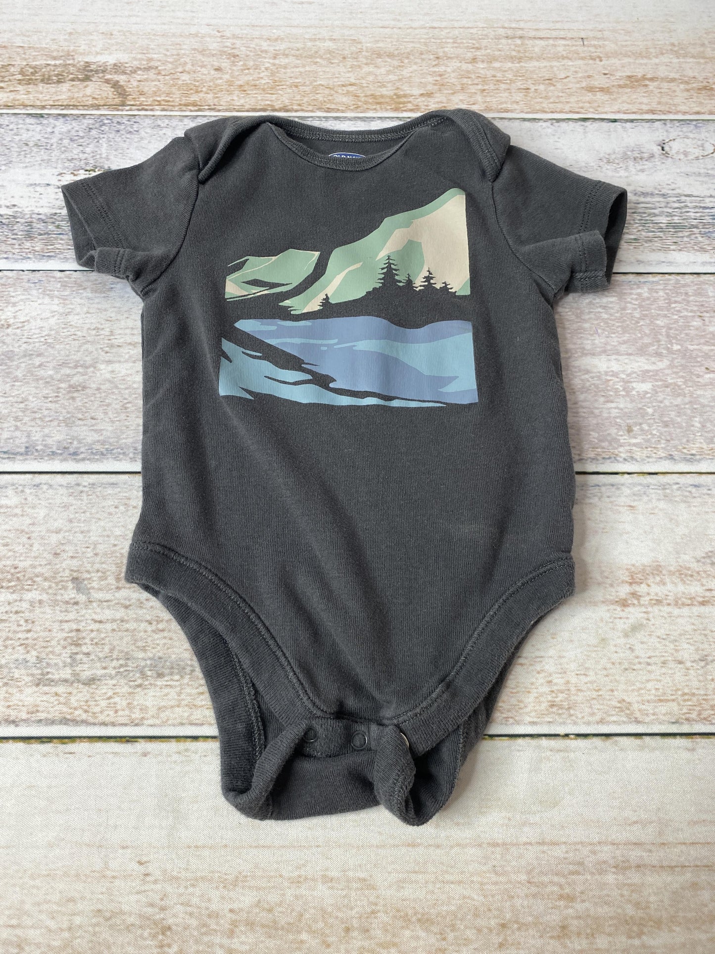 Old Navy Boys Pattern | Black Onesie Size: 12-18 months Pattern | Black
