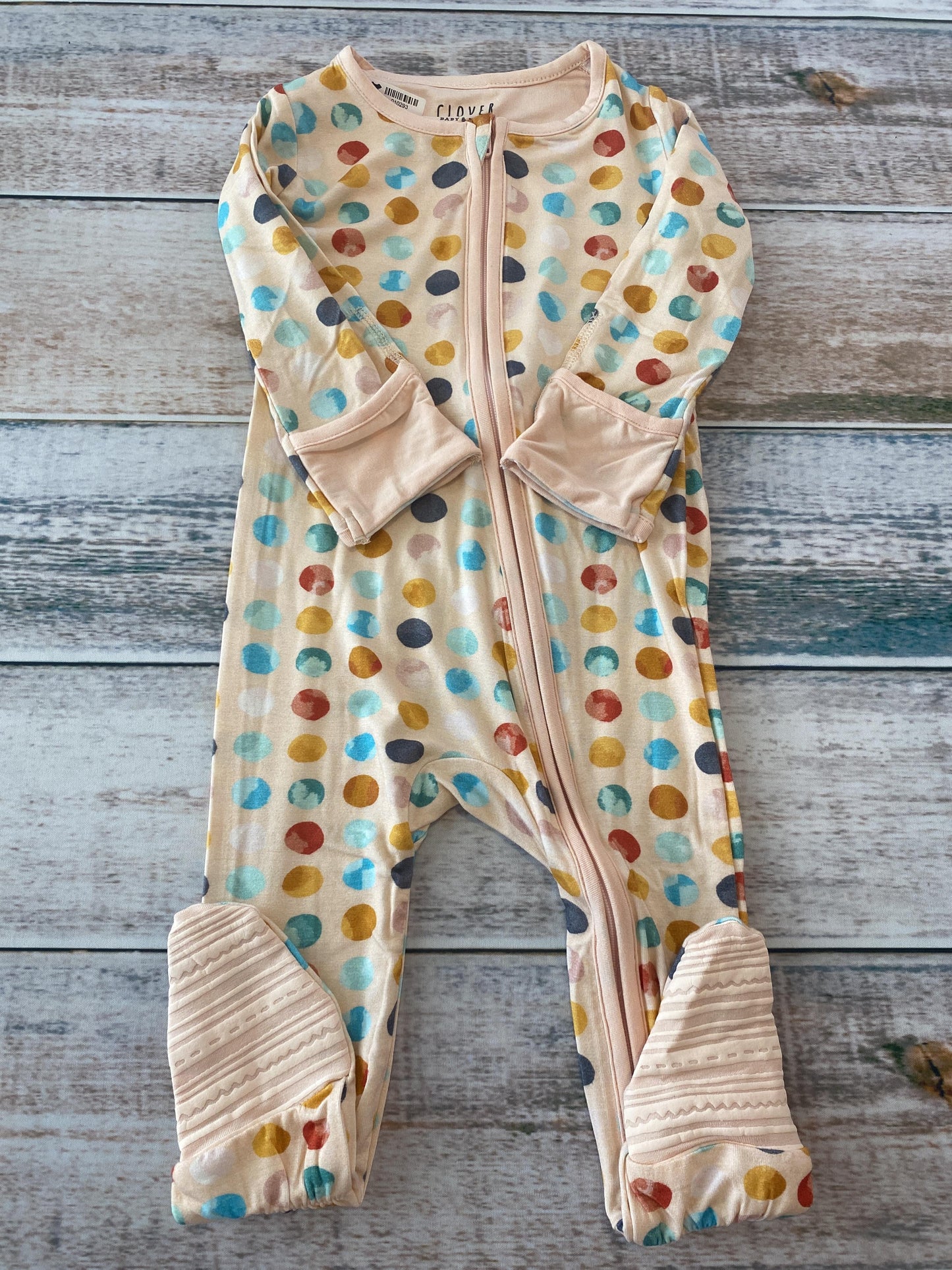 Clover Baby & Kids Girls Peach | Dots Pajamas Size: 6-12 months Peach | Dots