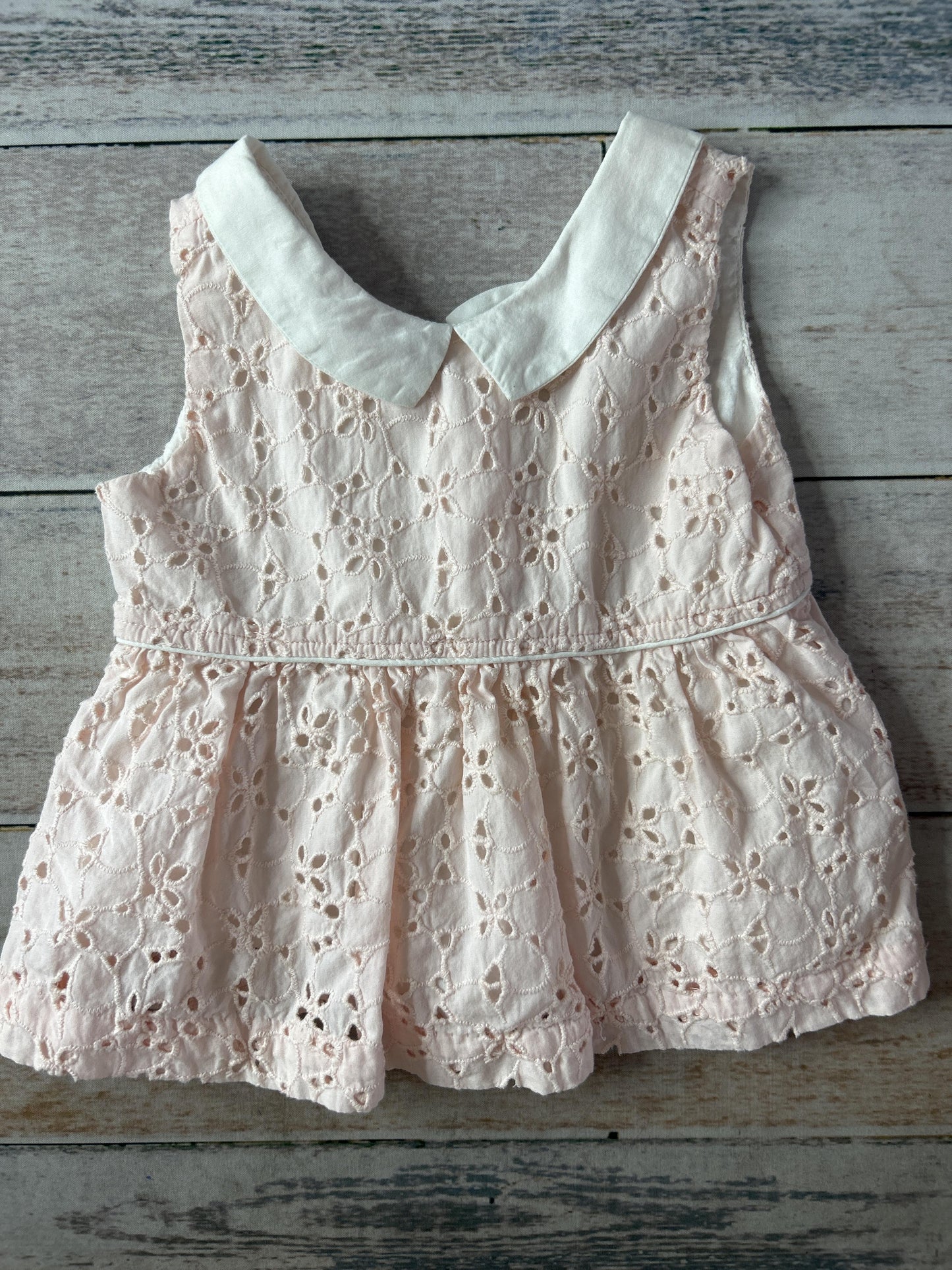 Girls pink Dress Size: 12-18 months pink