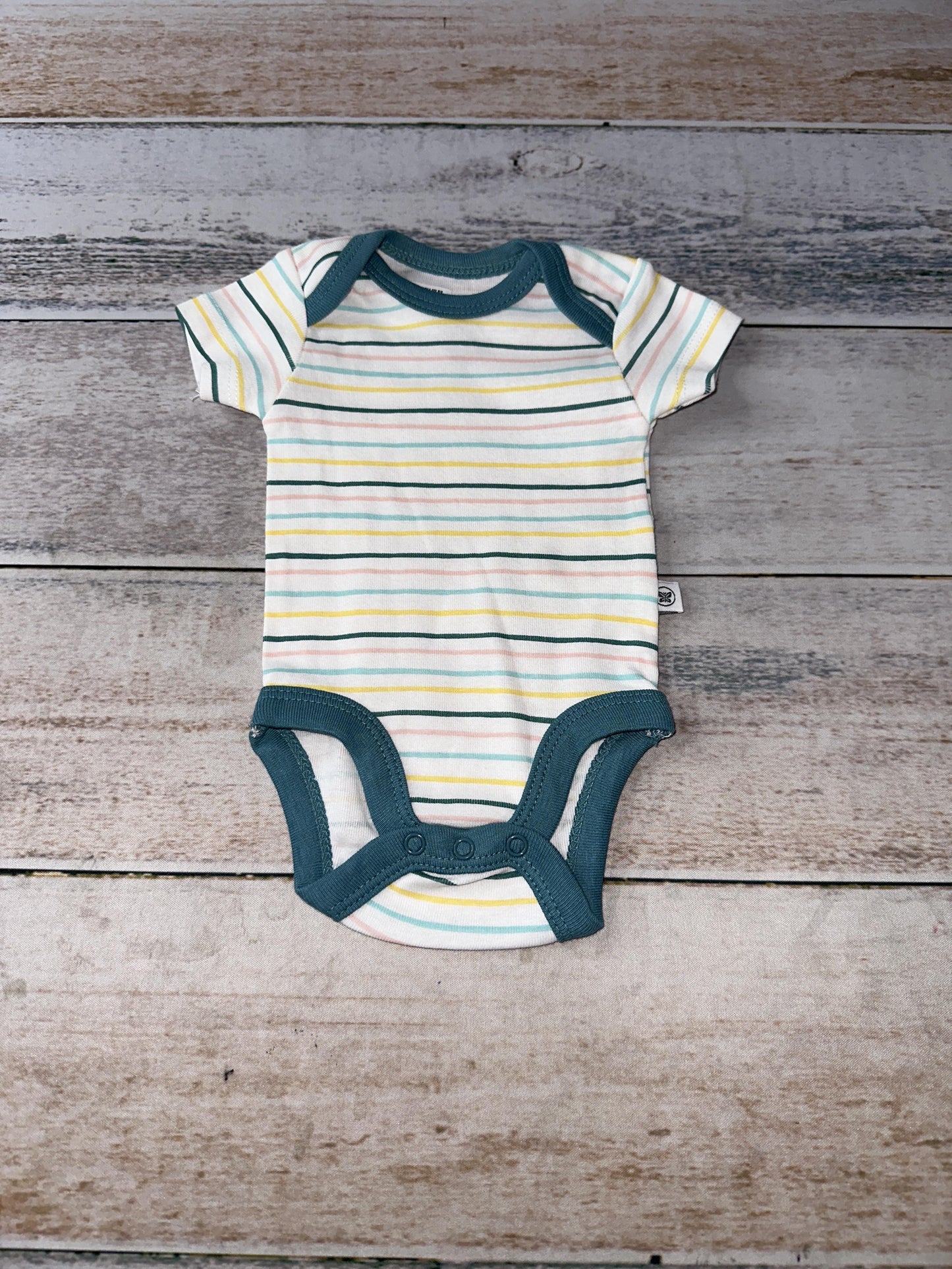 Honest co Unisex Onesie Size: Preemie