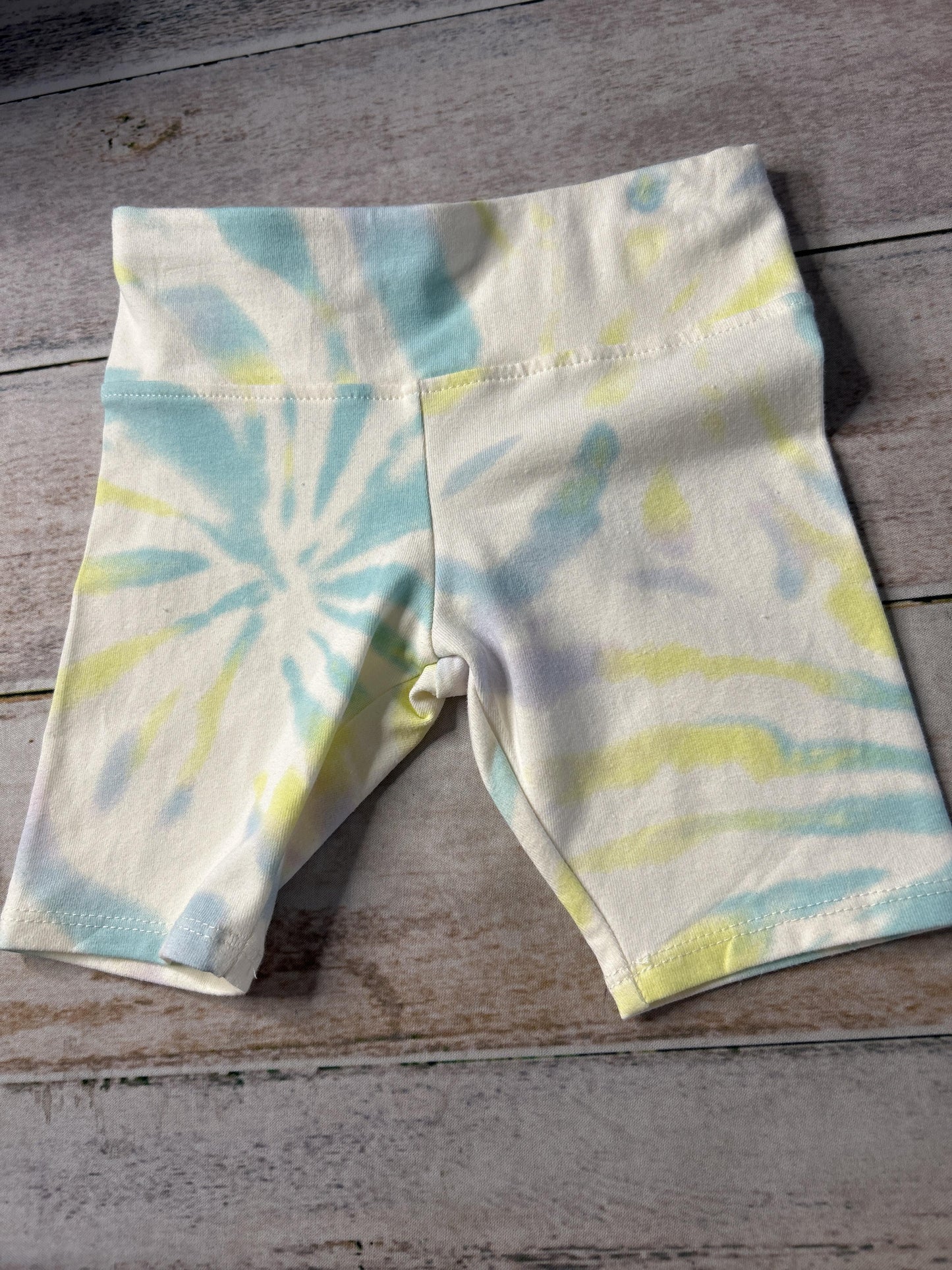 Grayson mini Girls Rainbow Shorts Size: 4T Rainbow