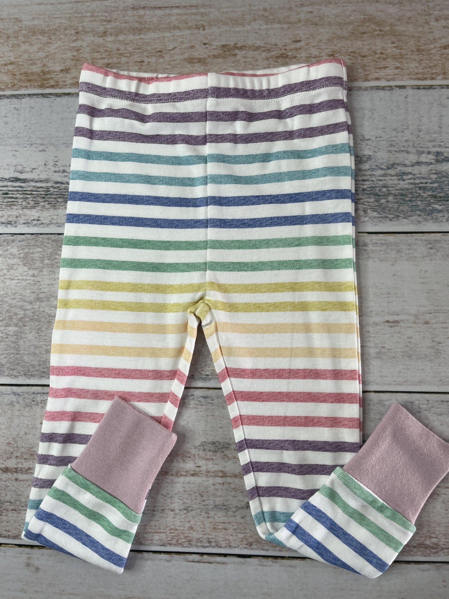 Honest co Girls Rainbow Pajamas Size: 2T Rainbow