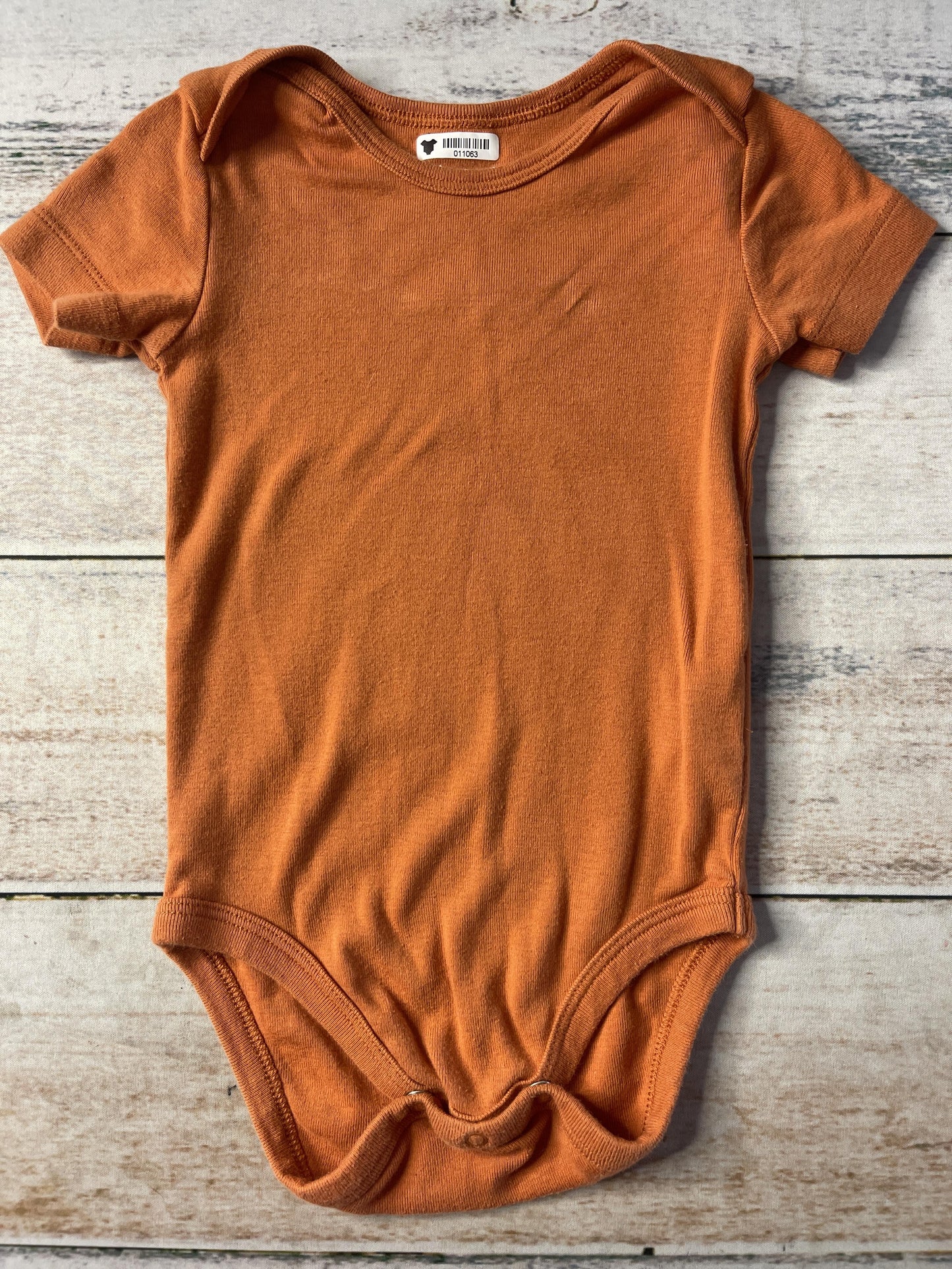 Mac and Moon Unisex Rust Onesie Size: 18 months Rust