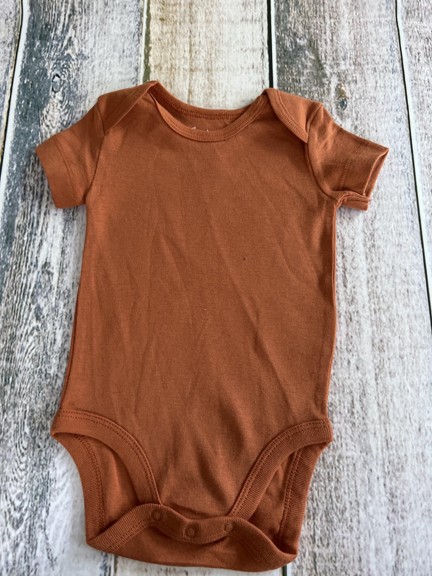Mac and Moon Unisex Rust Onesie Size: 6 months Rust