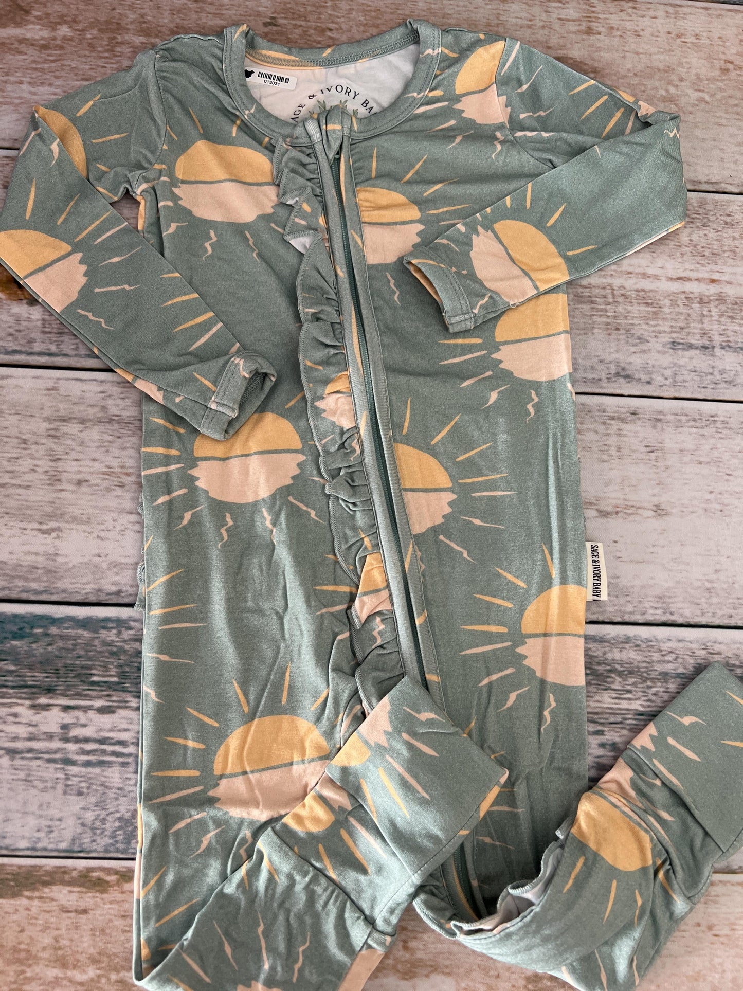 Sage and Ivory Unisex Sage | Sun Long Sleeve Outfit Size: 12-18 months Sage | Sun