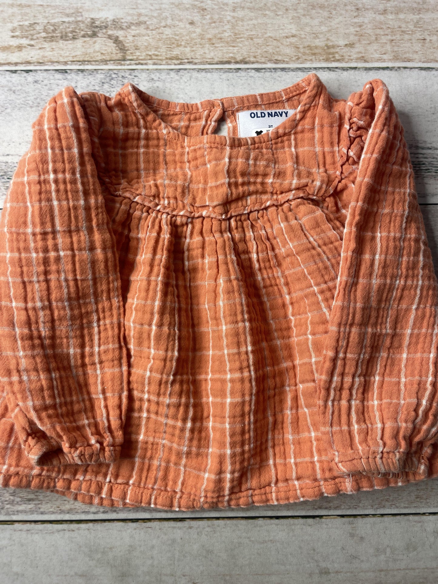 Old Navy Girls salmon Shirt Size: 3T salmon