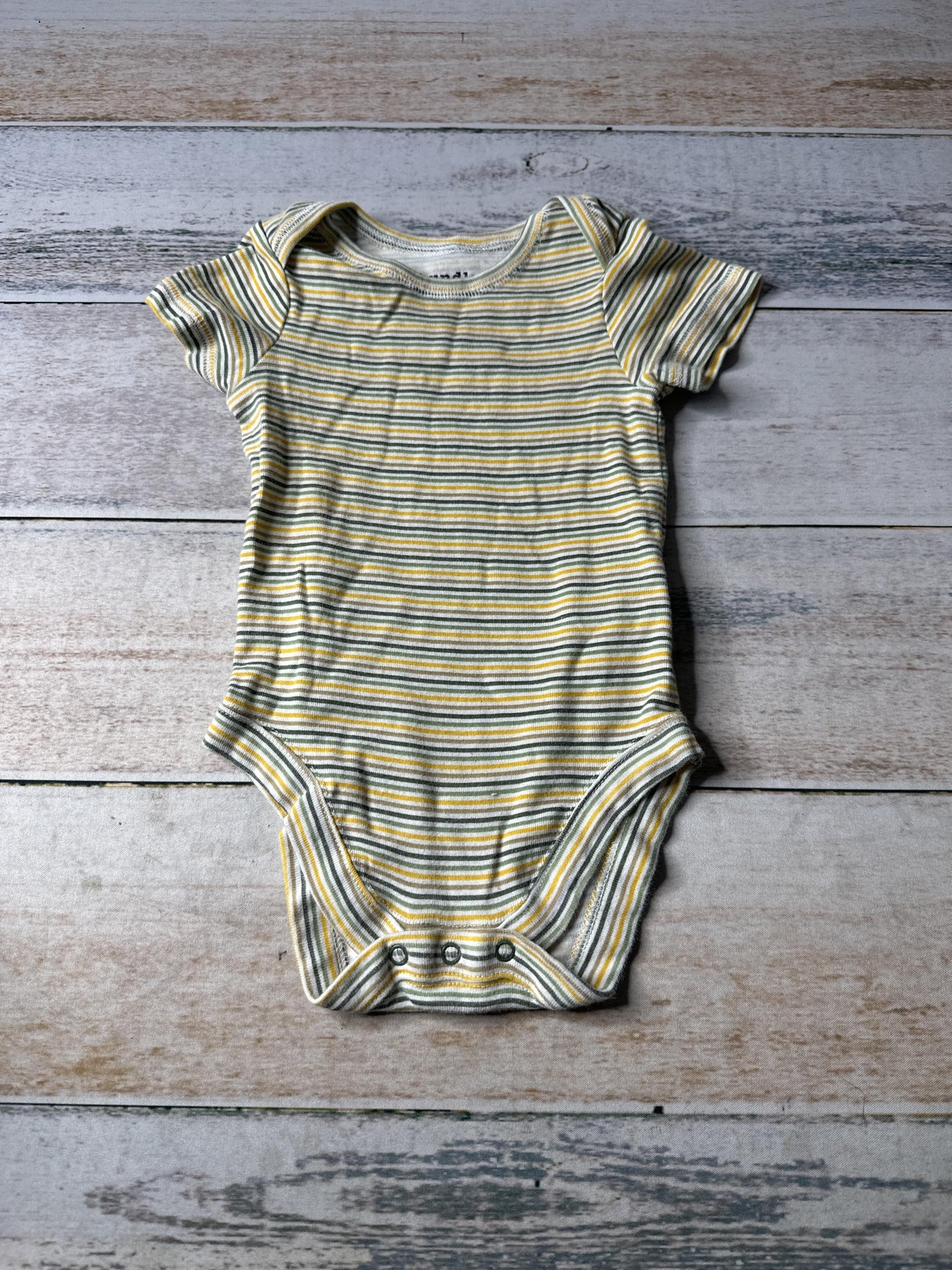 Bundles Unisex Striped Onesie Size: 9-12 Months Striped