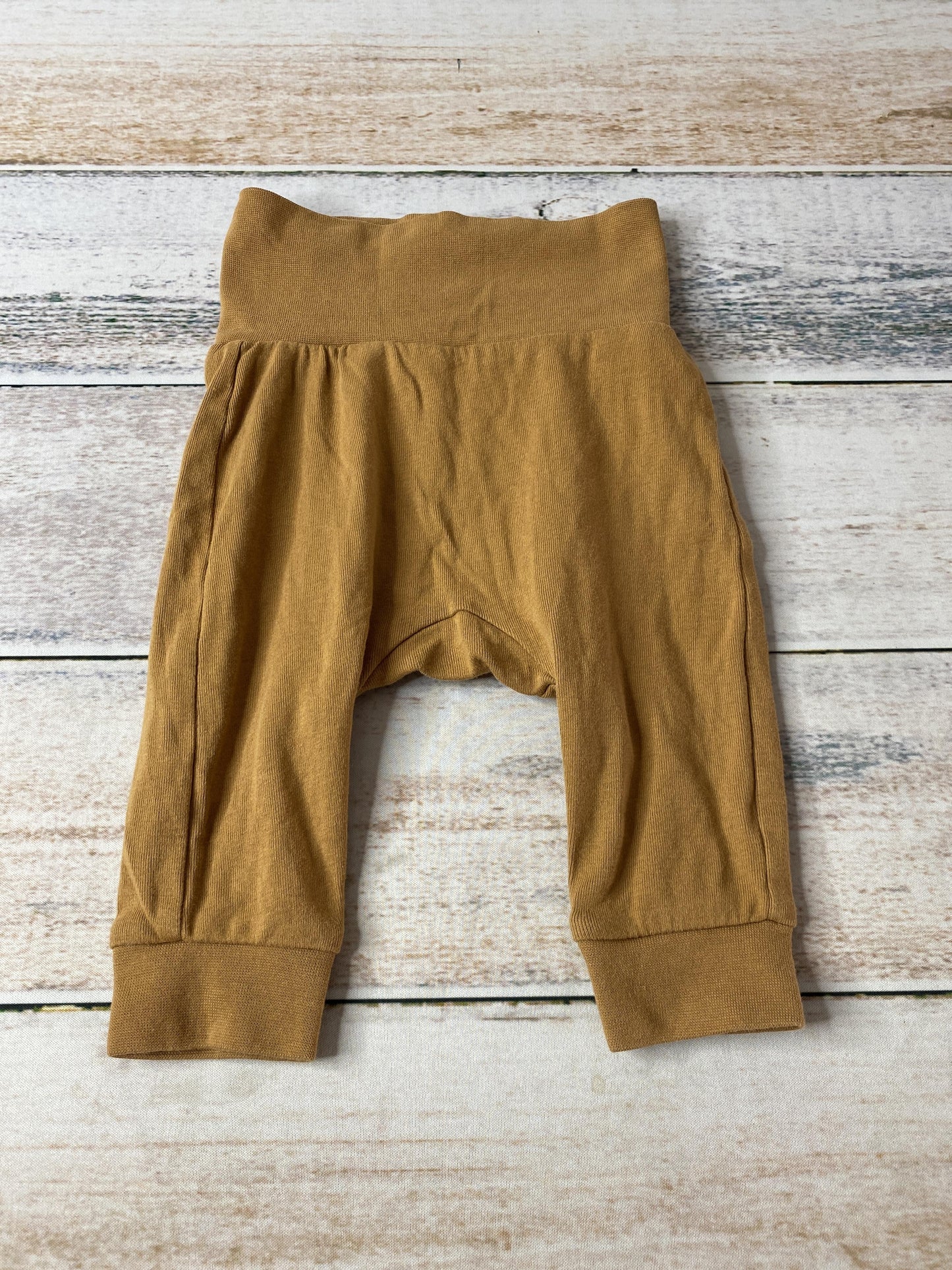 H&M Unisex Tan Pants Size: 0-3 months Tan