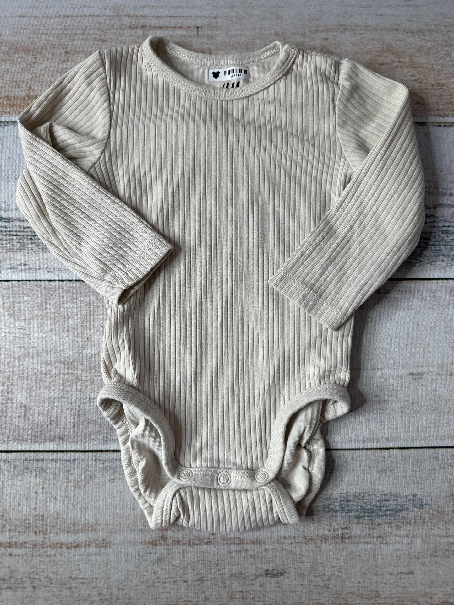 H&M Boys Tan Onesie Size: 6 months Tan