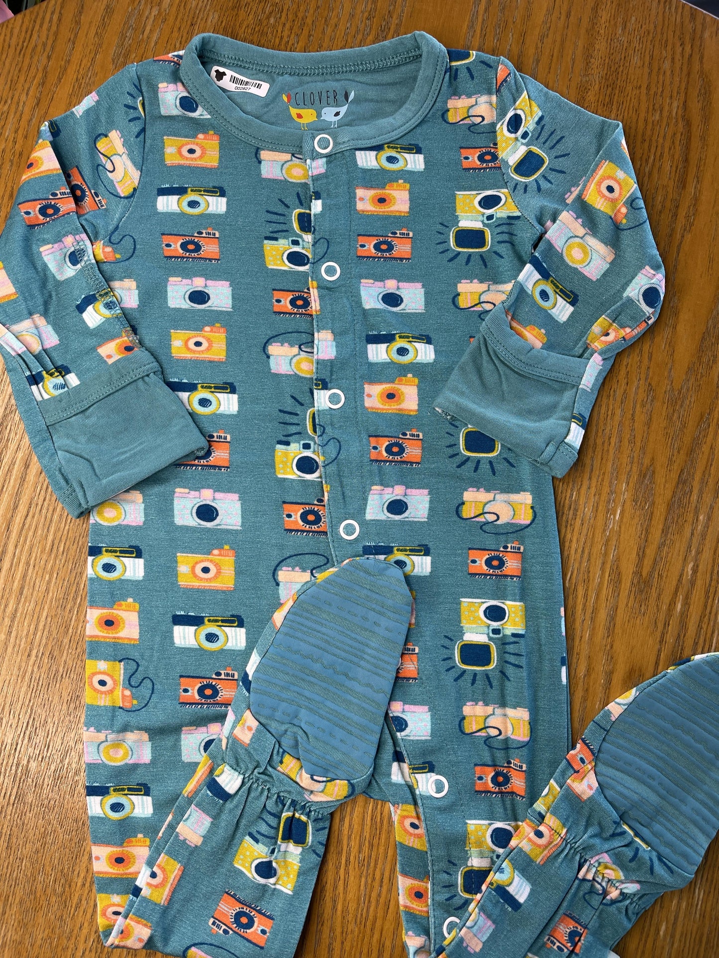 Clover Baby & Kids Unisex Turquoise Pajamas Size: 6-12 months Turquoise