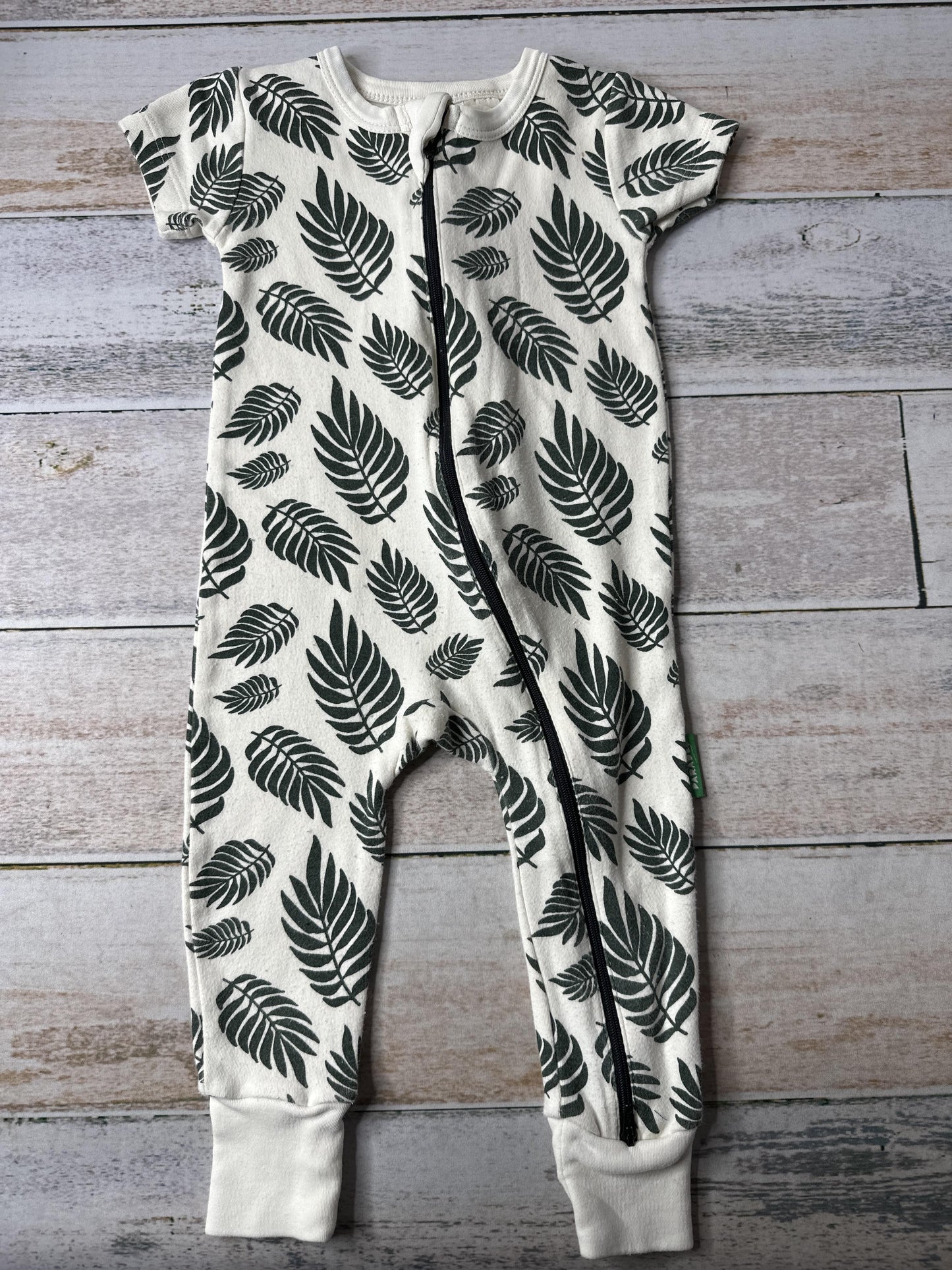 Parade Unisex White | Black | Leaves Romper Size: 12-18 months White | Black | Leaves