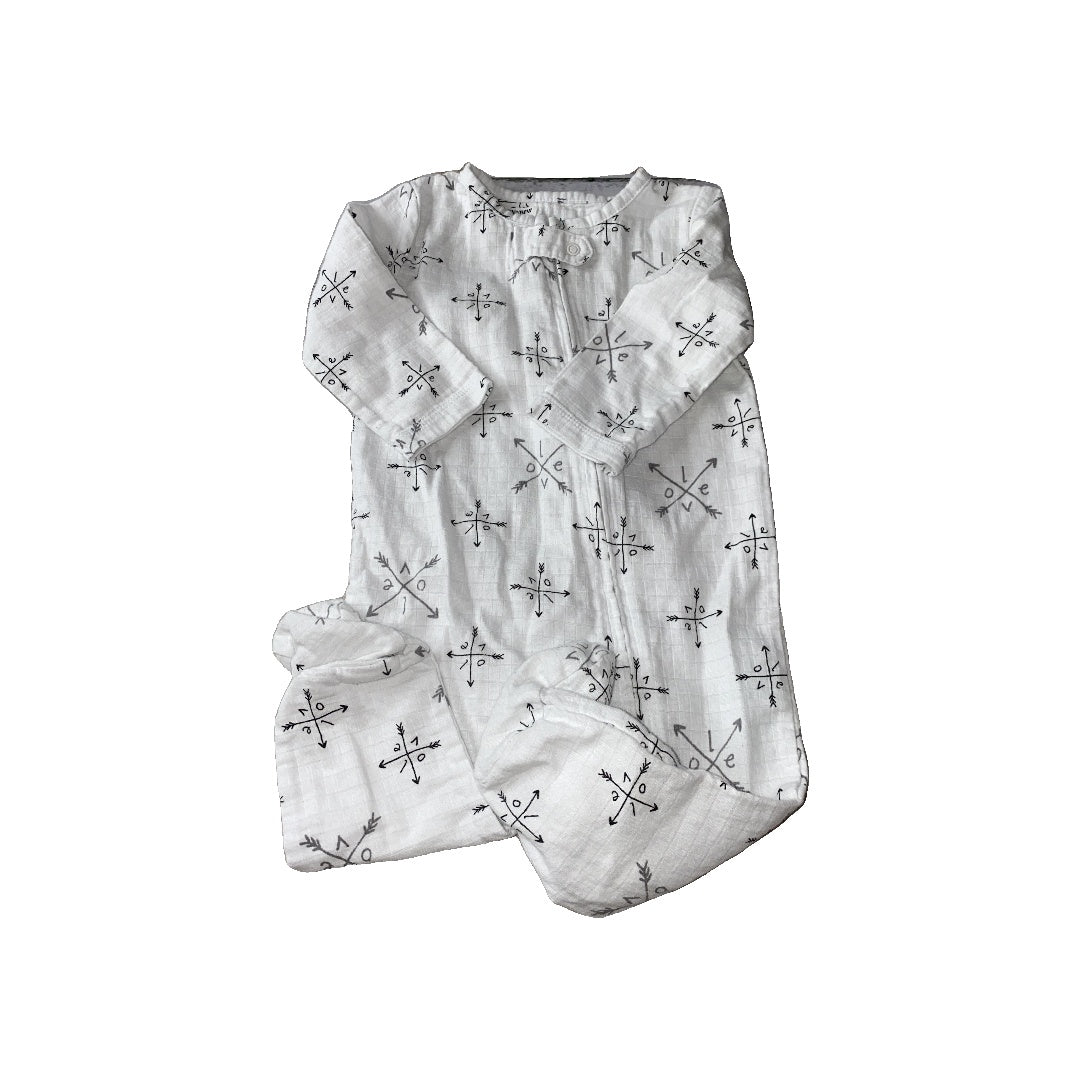 Aden + Anais Unisex White | Black | Pattern Pajamas Size: 3-6 months White | Black | Pattern
