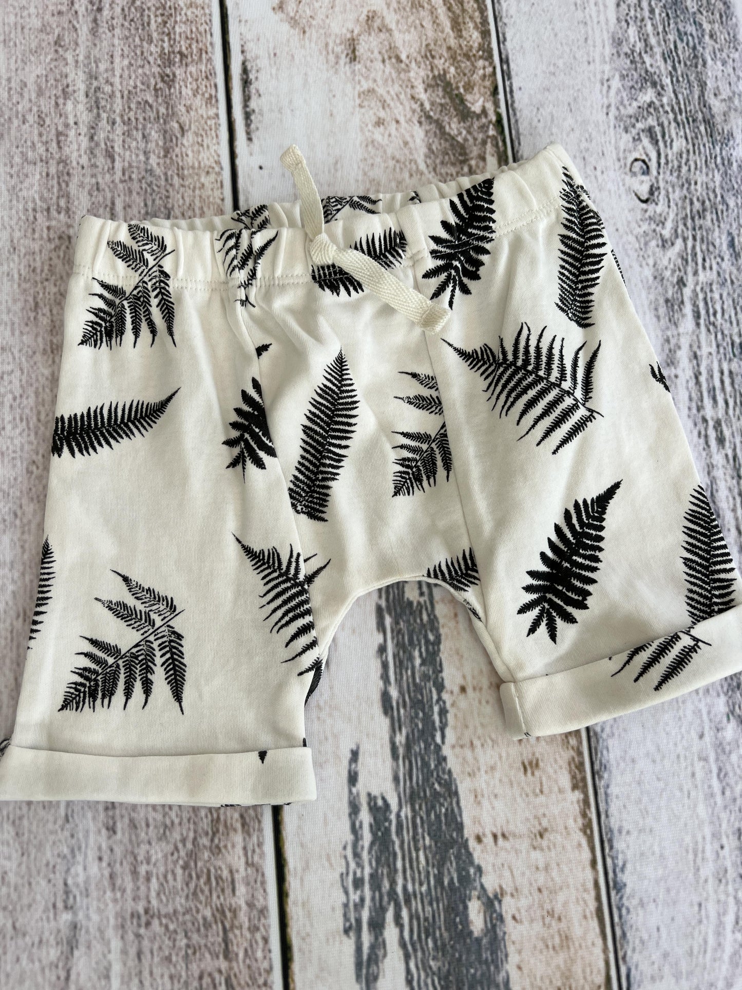 Kate Quinn Unisex White | Black | Pattern Shorts Size: 6-12 months White | Black | Pattern