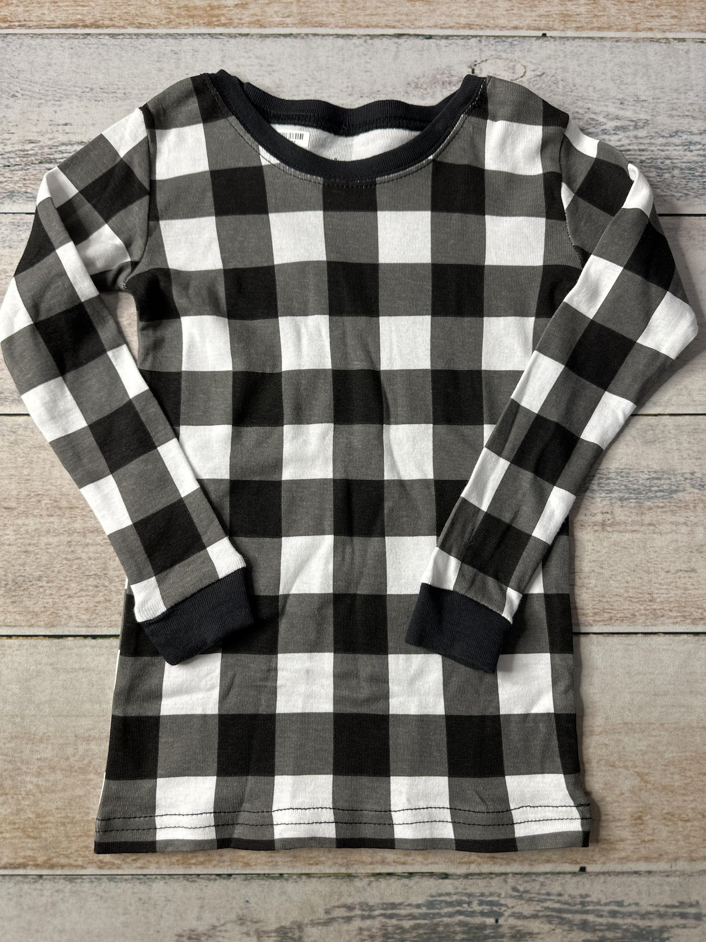 Leveret Unisex White | Black | plaid Pajamas Size: 4T White | Black | plaid