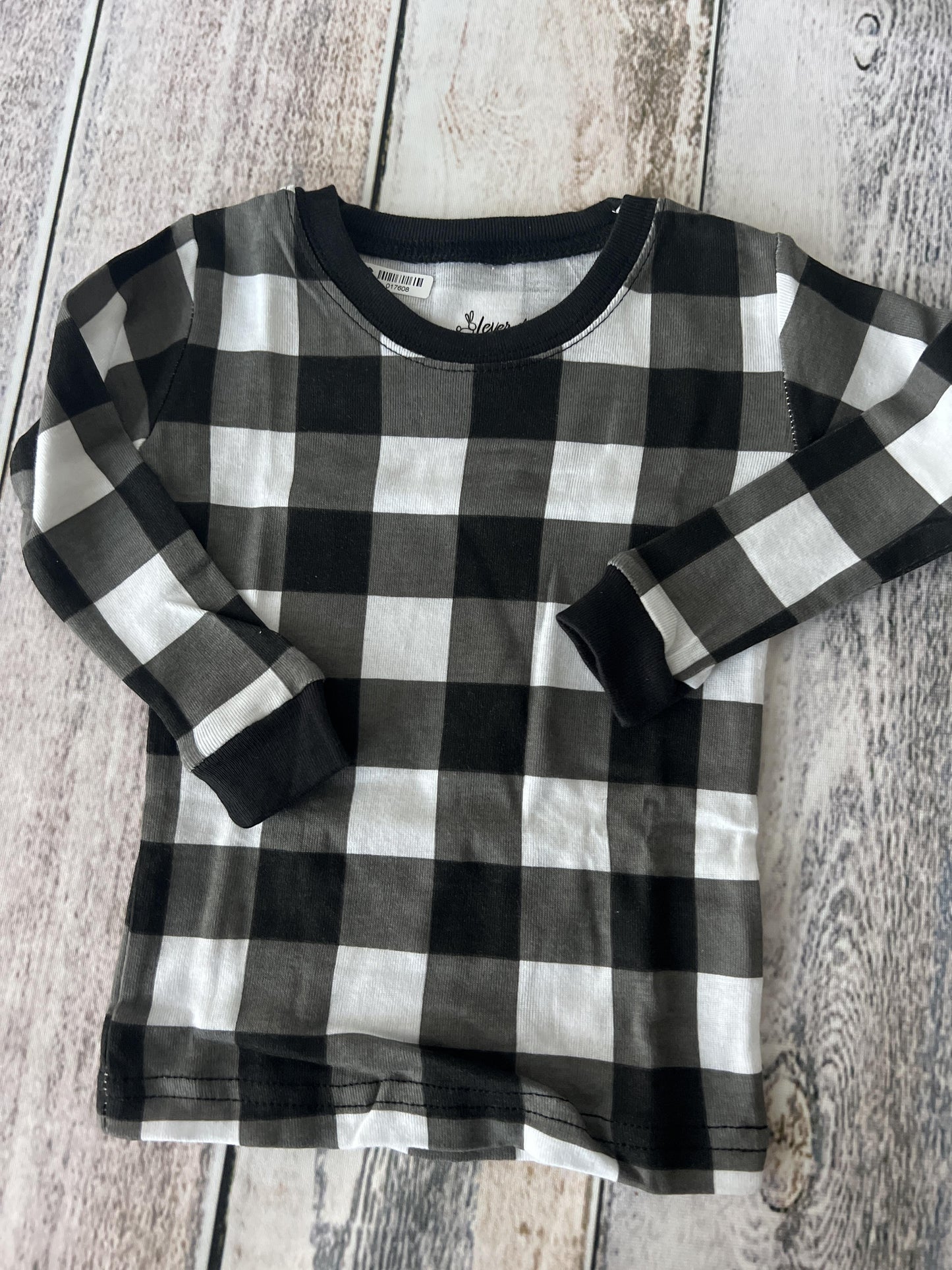 Leveret Unisex White | Black | plaid Pajamas Size: 12-18 months White | Black | plaid