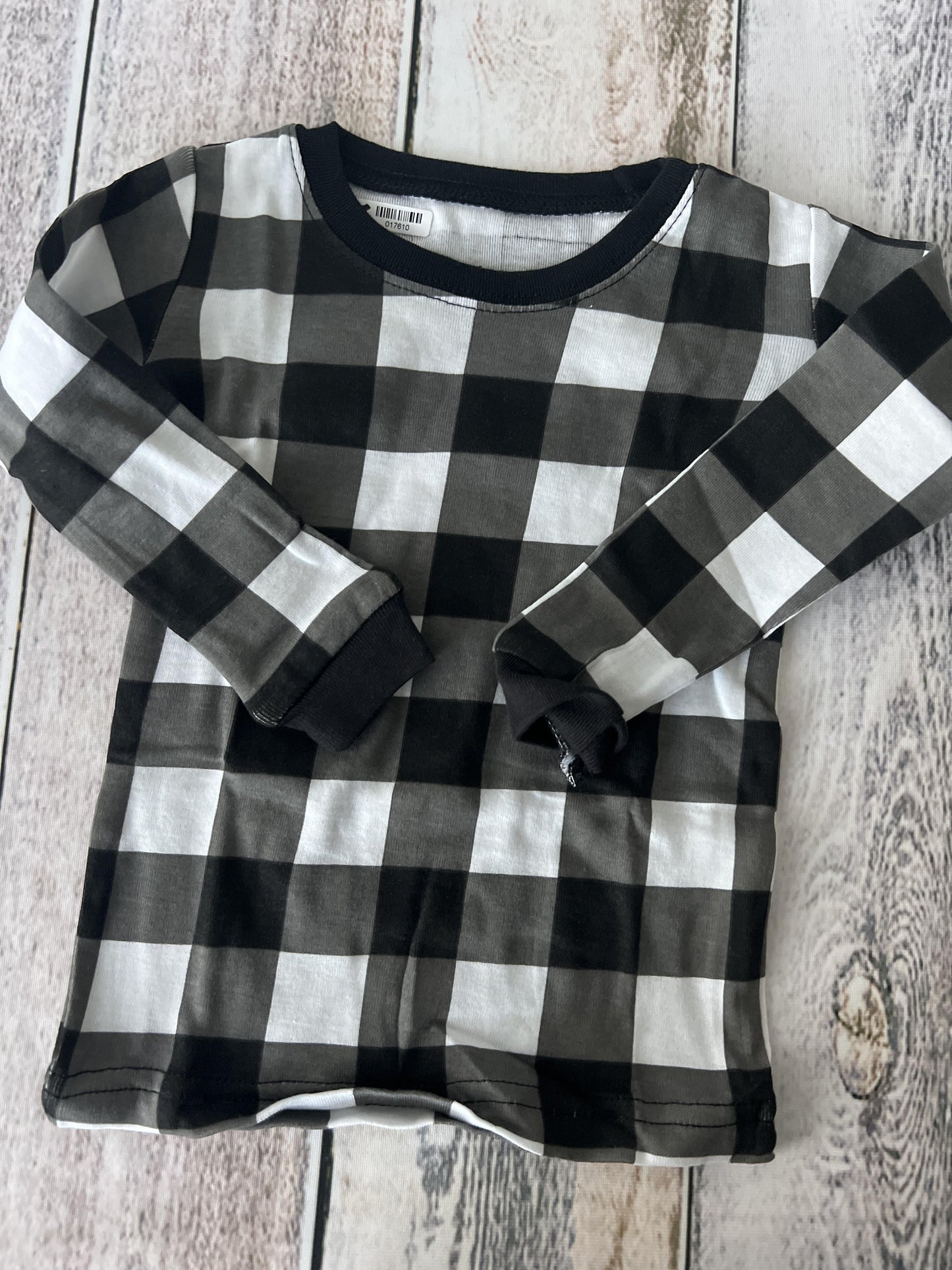Leveret Unisex White | Black | plaid Pajamas Size: 2T White | Black | plaid