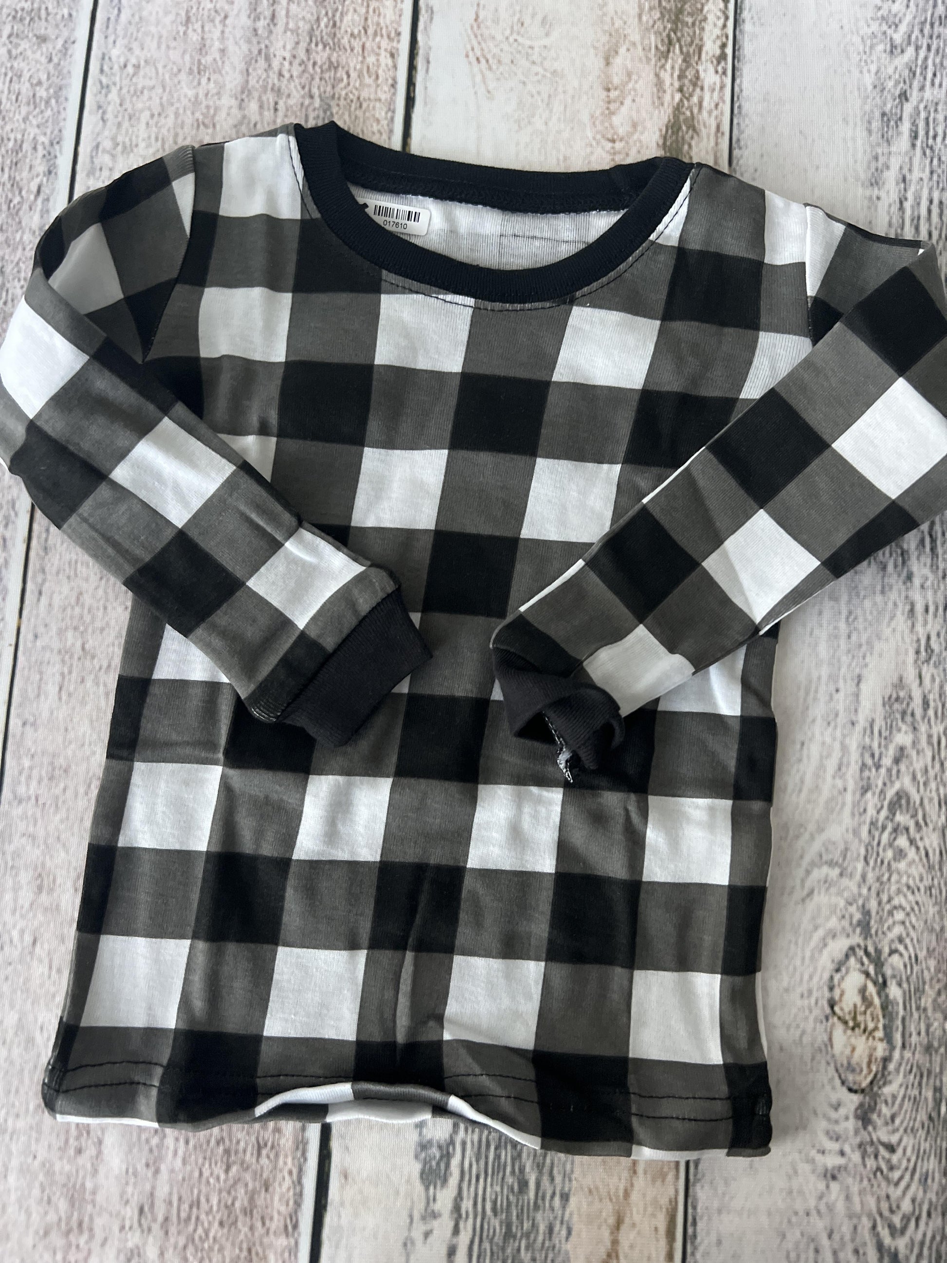 Leveret Unisex White | Black | plaid Pajamas Size: 2T White | Black | plaid