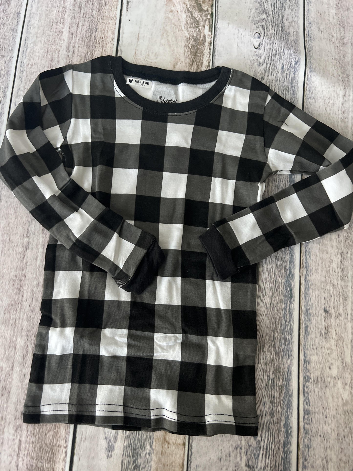 Leveret Unisex White | Black | plaid Pajamas Size: 5 White | Black | plaid