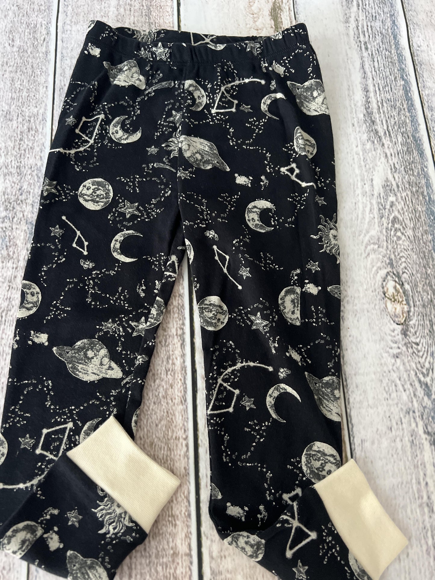 Burt's Bees Unisex White | Black | Space Pajamas Size: 4T White | Black | Space