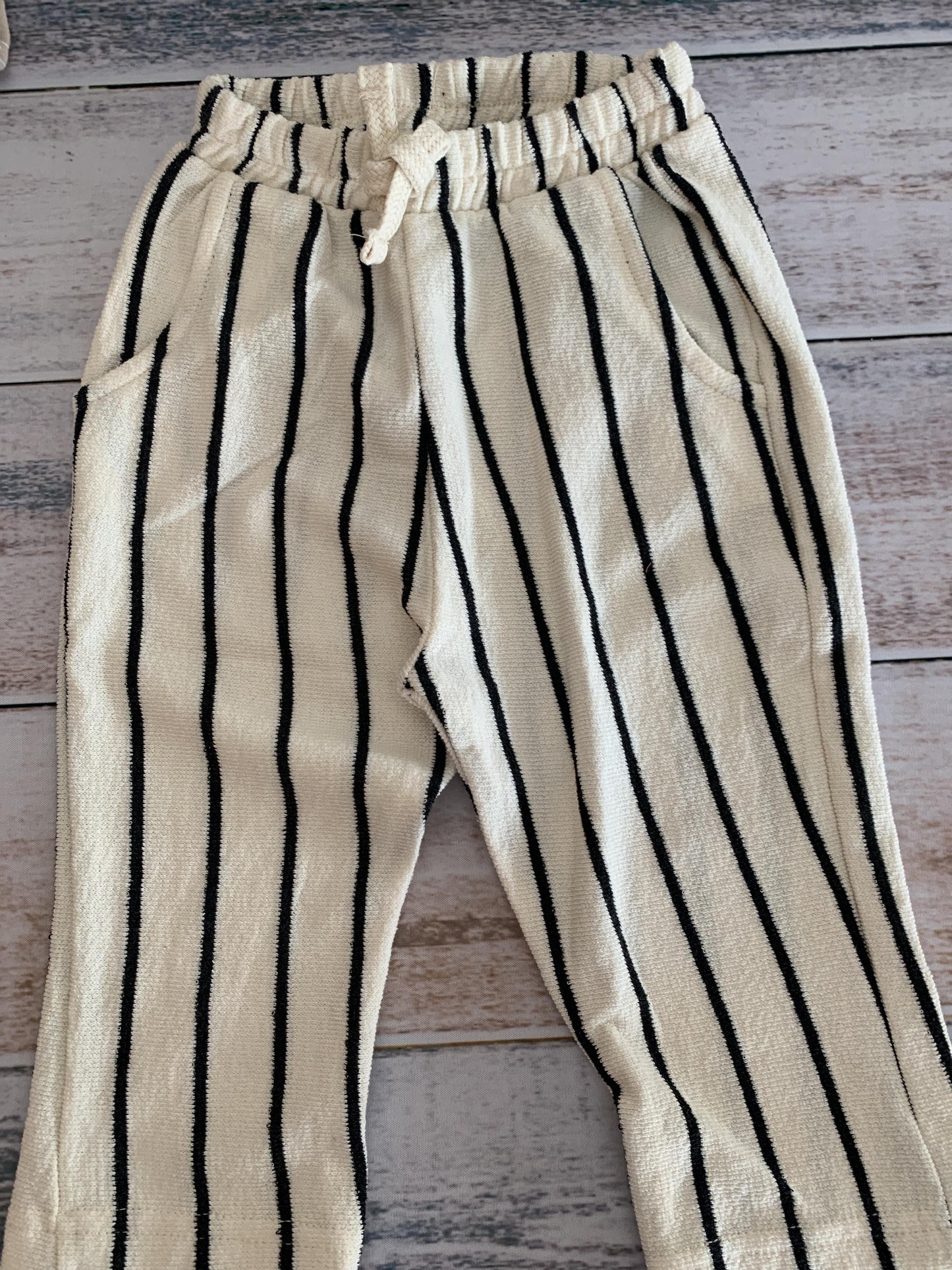 Zara Boys White | Black | Stripe Pants Size: 12-18 months White | Black | Stripe