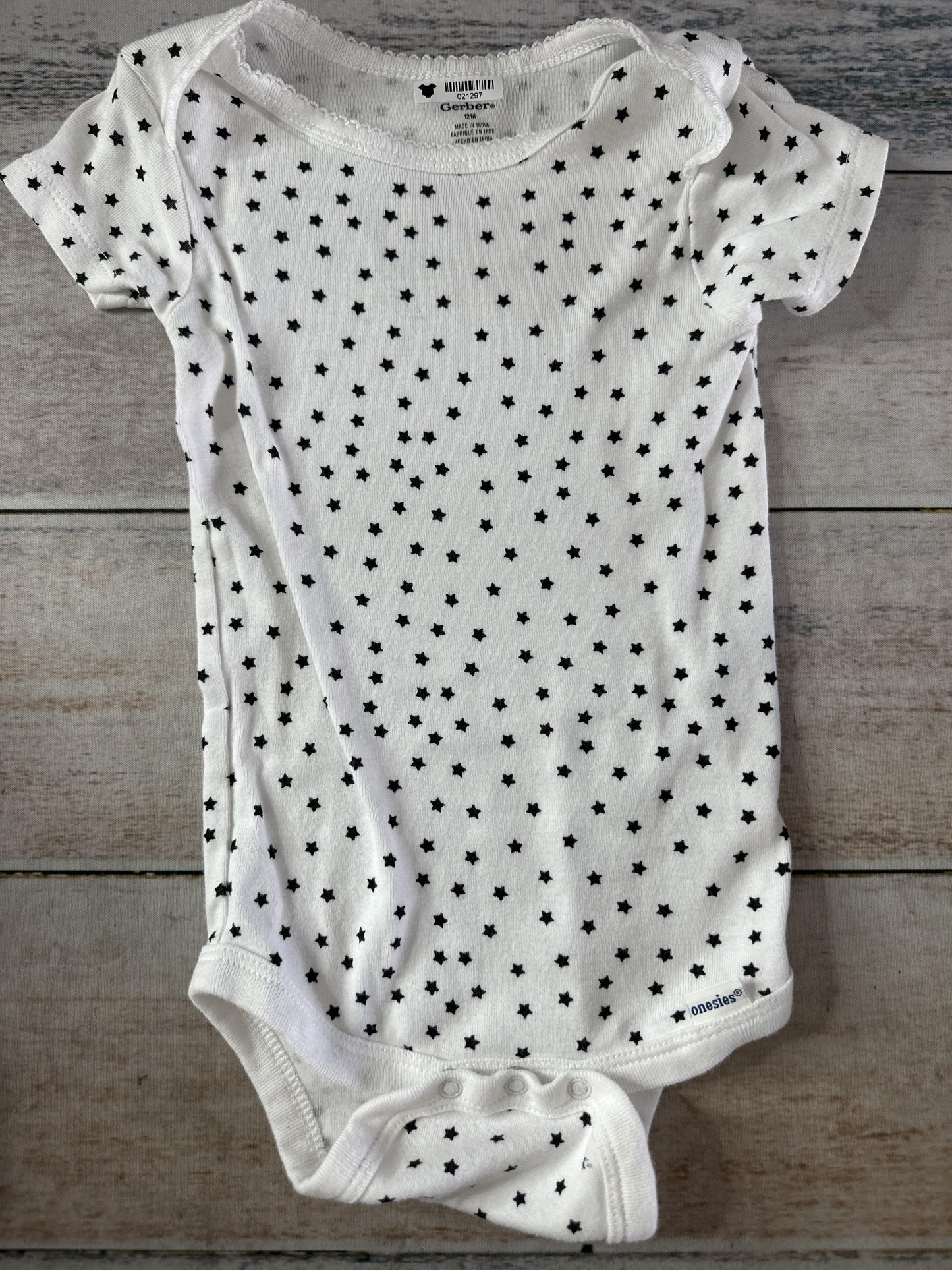 Gerber orgs Unisex White | Black Onesie Size: 12 months White | Black