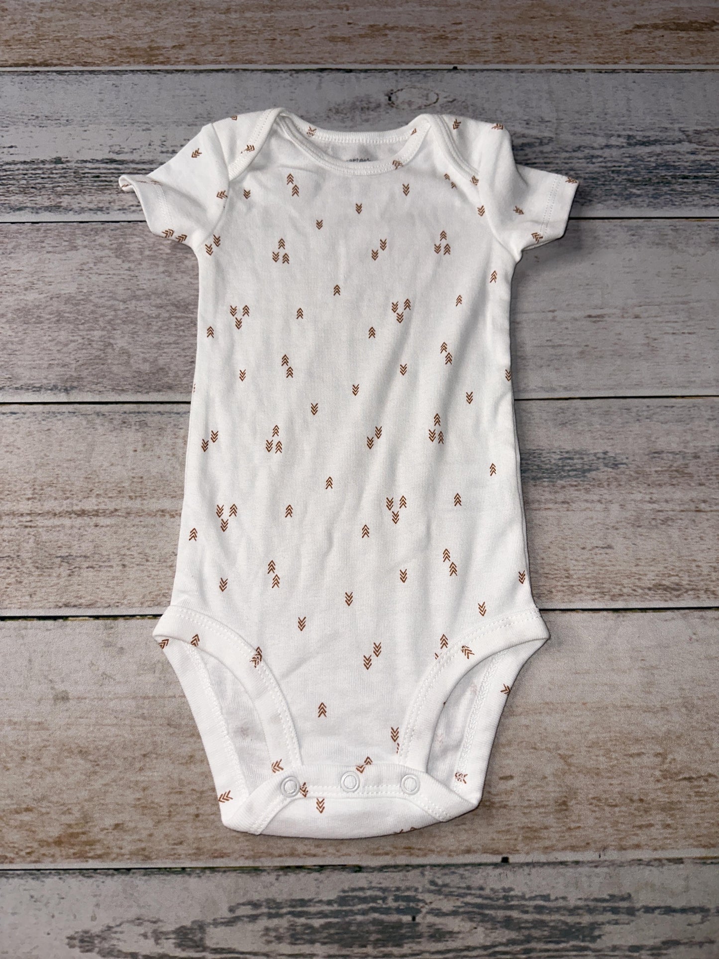 Carters Unisex White | Brown | Pattern Onesie Size: 6 months White | Brown | Pattern