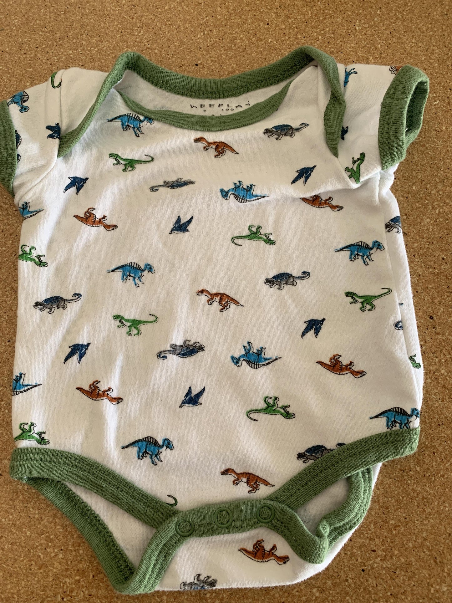 Boys White | Dinosaur Onesie Size: 0-3 months White | Dinosaur