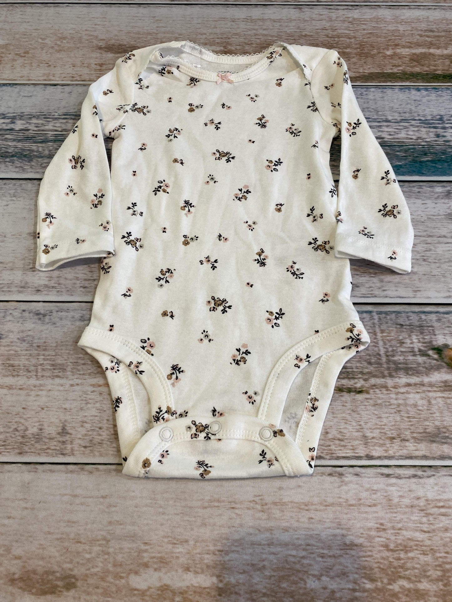 Carters Girls White | Flowers Onesie Size: 6 months White | Flowers