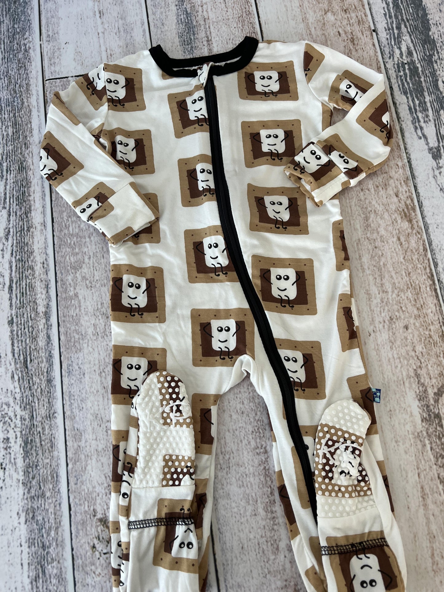 KicKee Pants Unisex White | Food Pajamas Size: 12-18 months White | Food