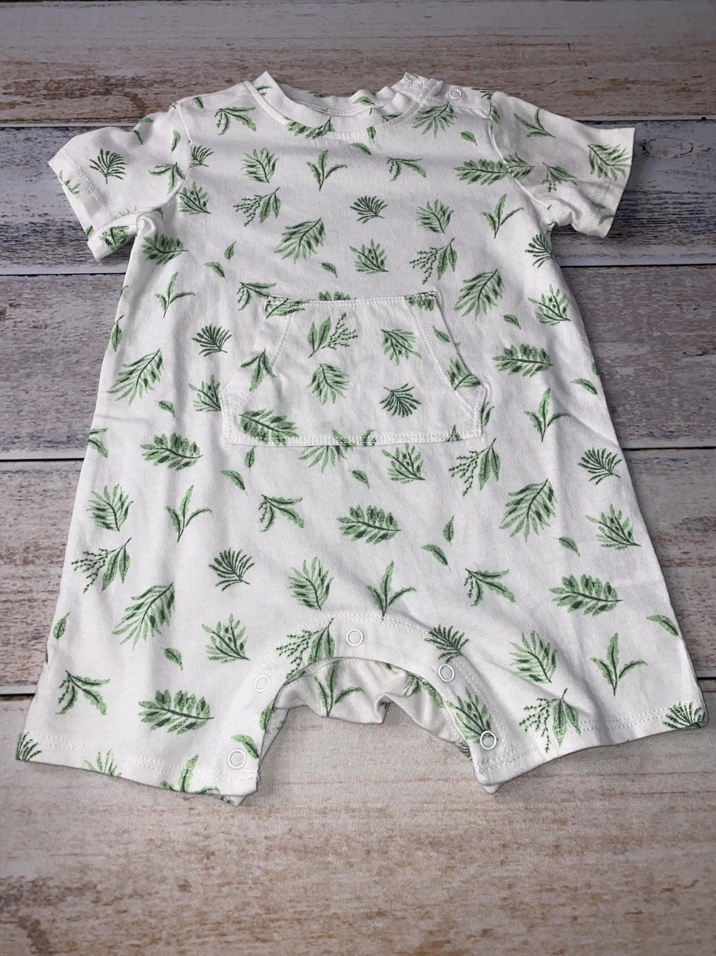 Nordstrom Unisex White | green Romper Size: 6 months White | green