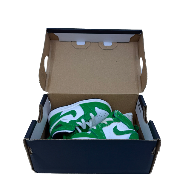 Jordan Unisex White | Green Sneakers Size: 3 Infant White | Green