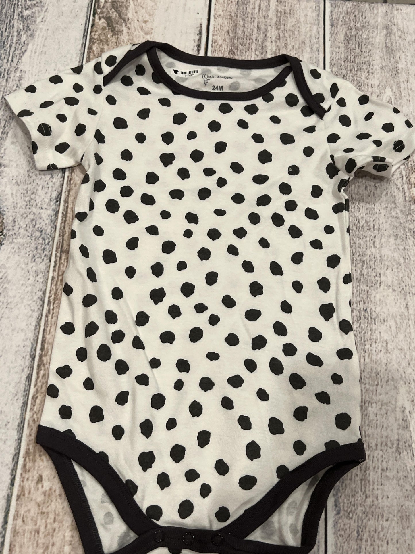Mac and Moon Boys White | Grey | polka dot Onesie Size: 24 months White | Grey | polka dot