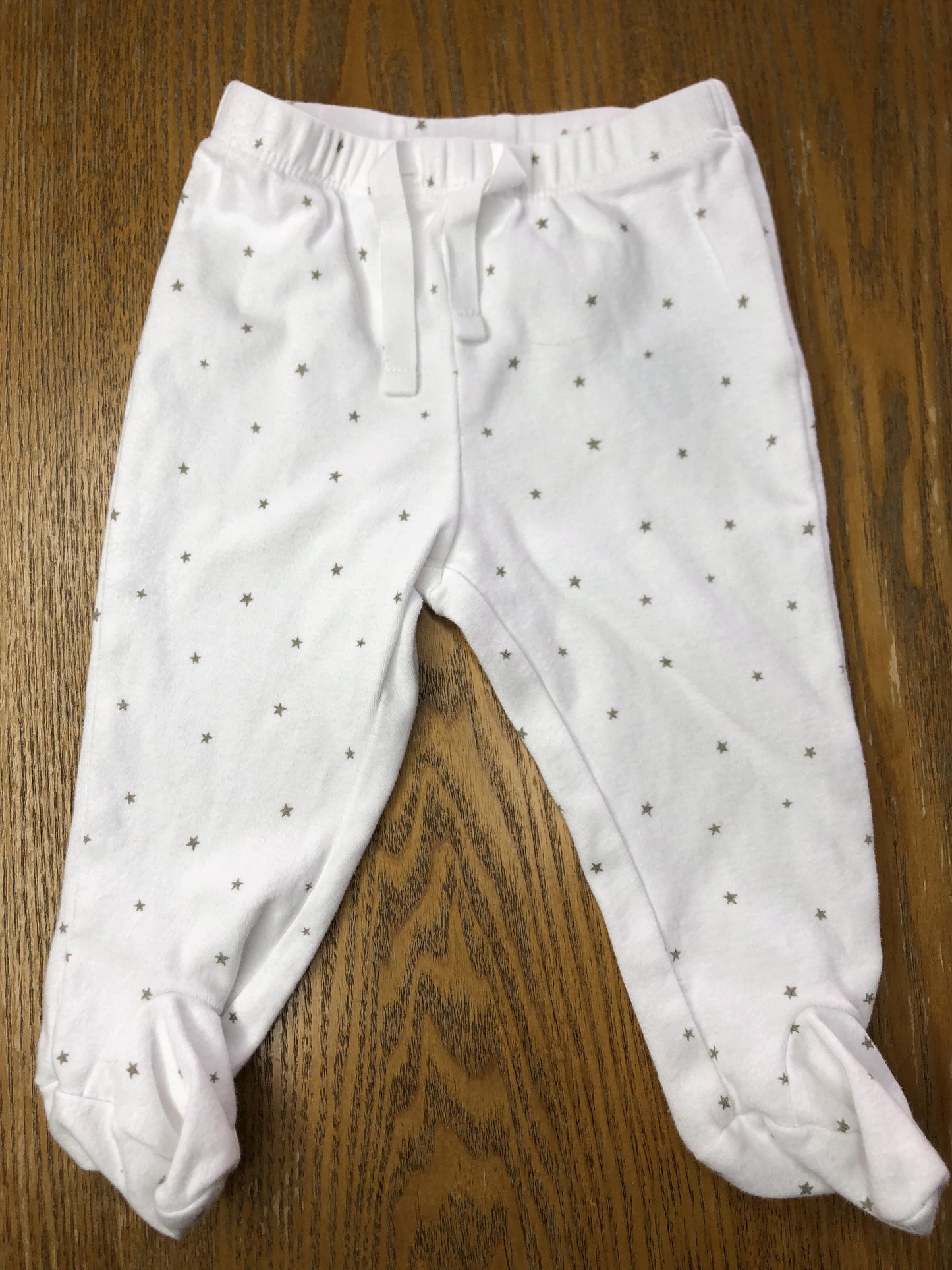 Gap Unisex White | Grey | Stars Pajamas Size: 3-6 months White | Grey | Stars