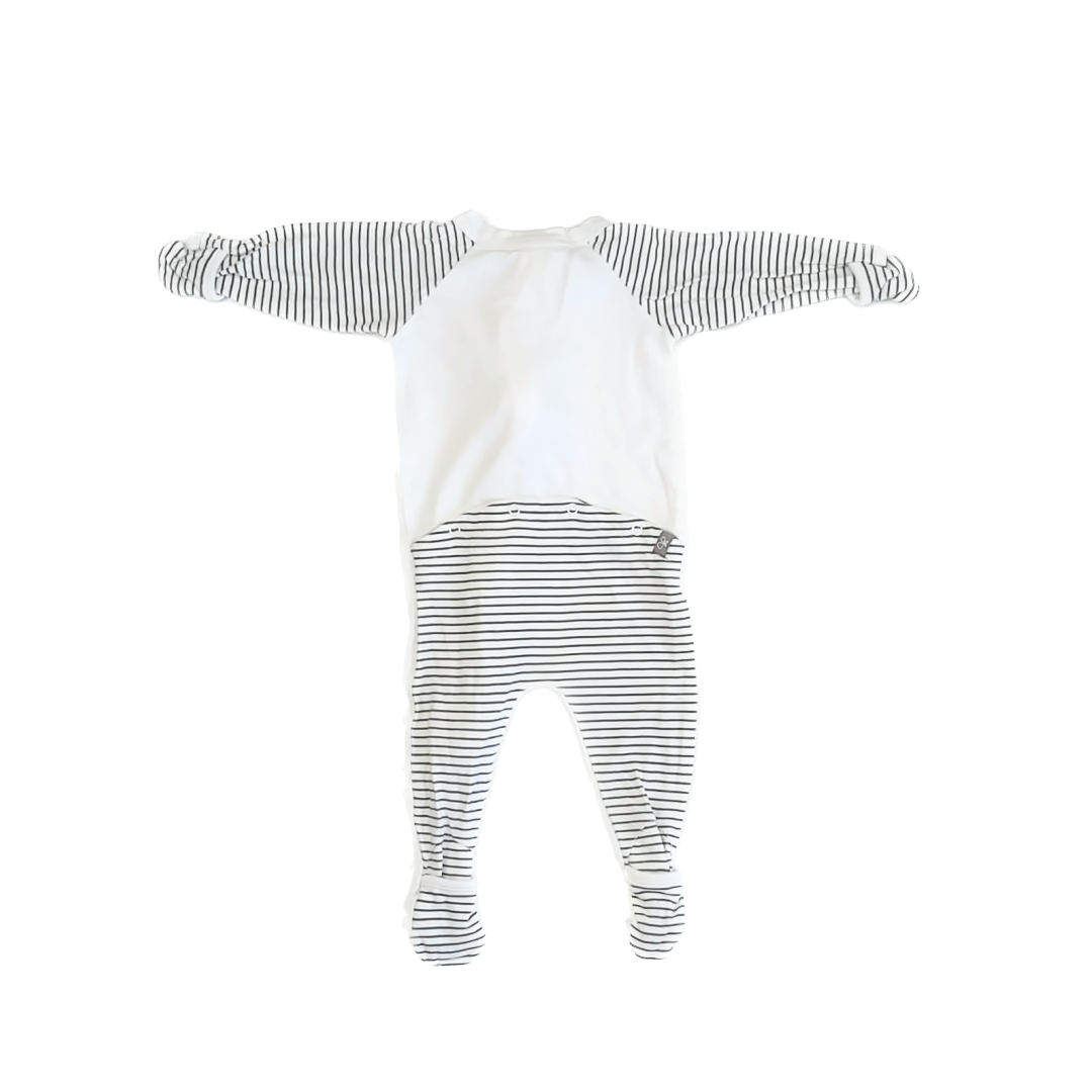 Goumi Boys White | Grey Stripe 1-piece footed Pajamas Size: 3-6 Months White | Grey Stripe