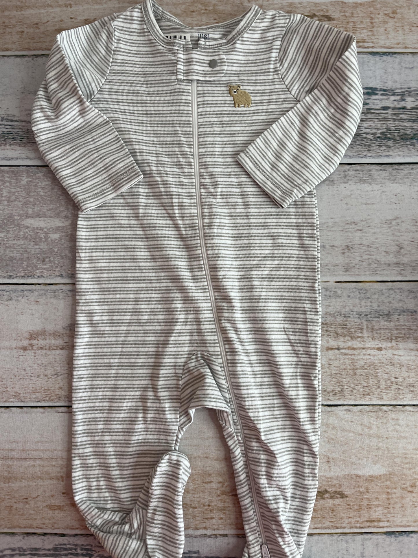 Carters Unisex White | Grey | Stripe Pajamas Size: 6-9 months White | Grey | Stripe
