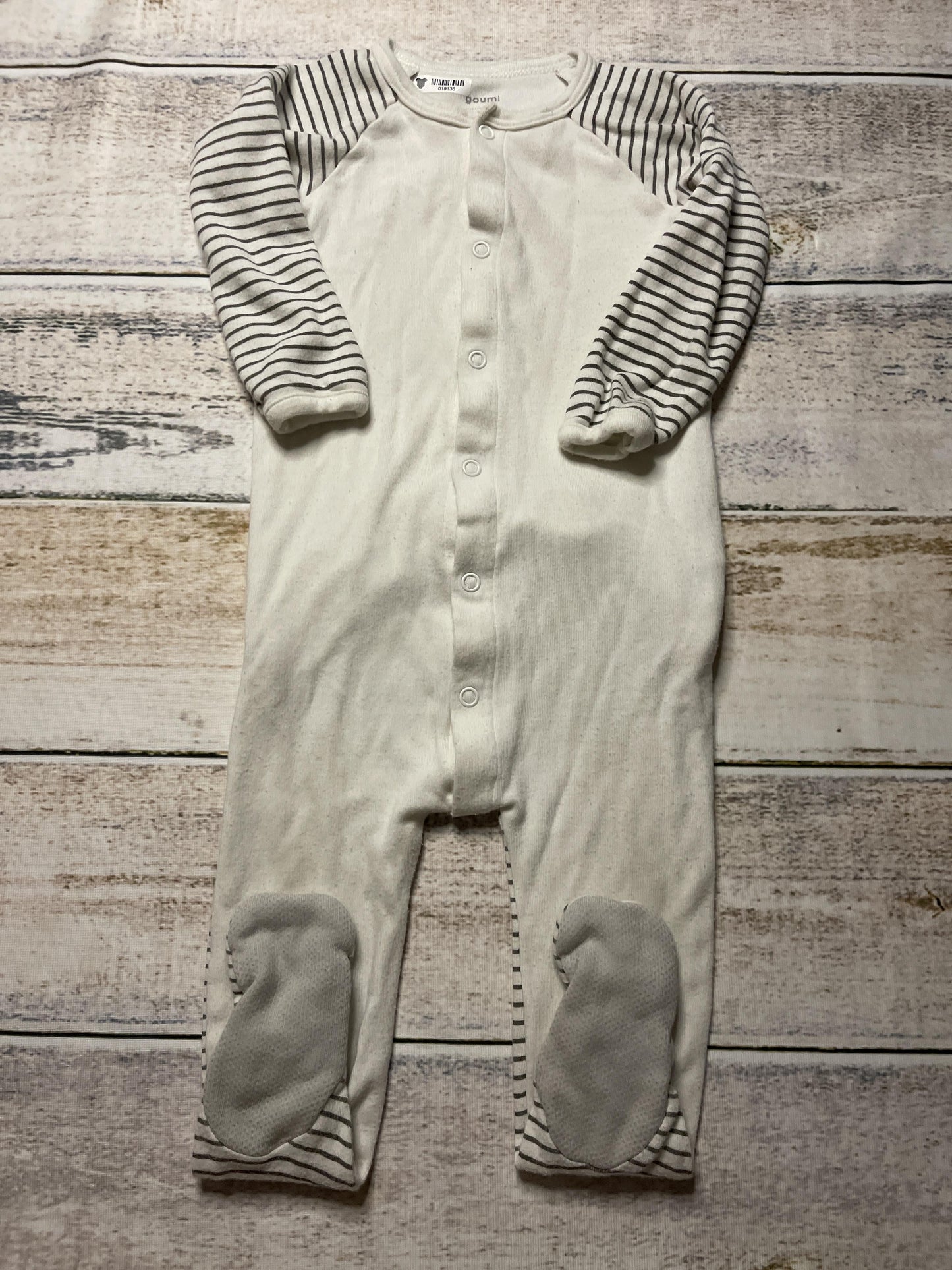 Goumi Unisex White | Grey Pajamas Size: 9-12 Months White | Grey