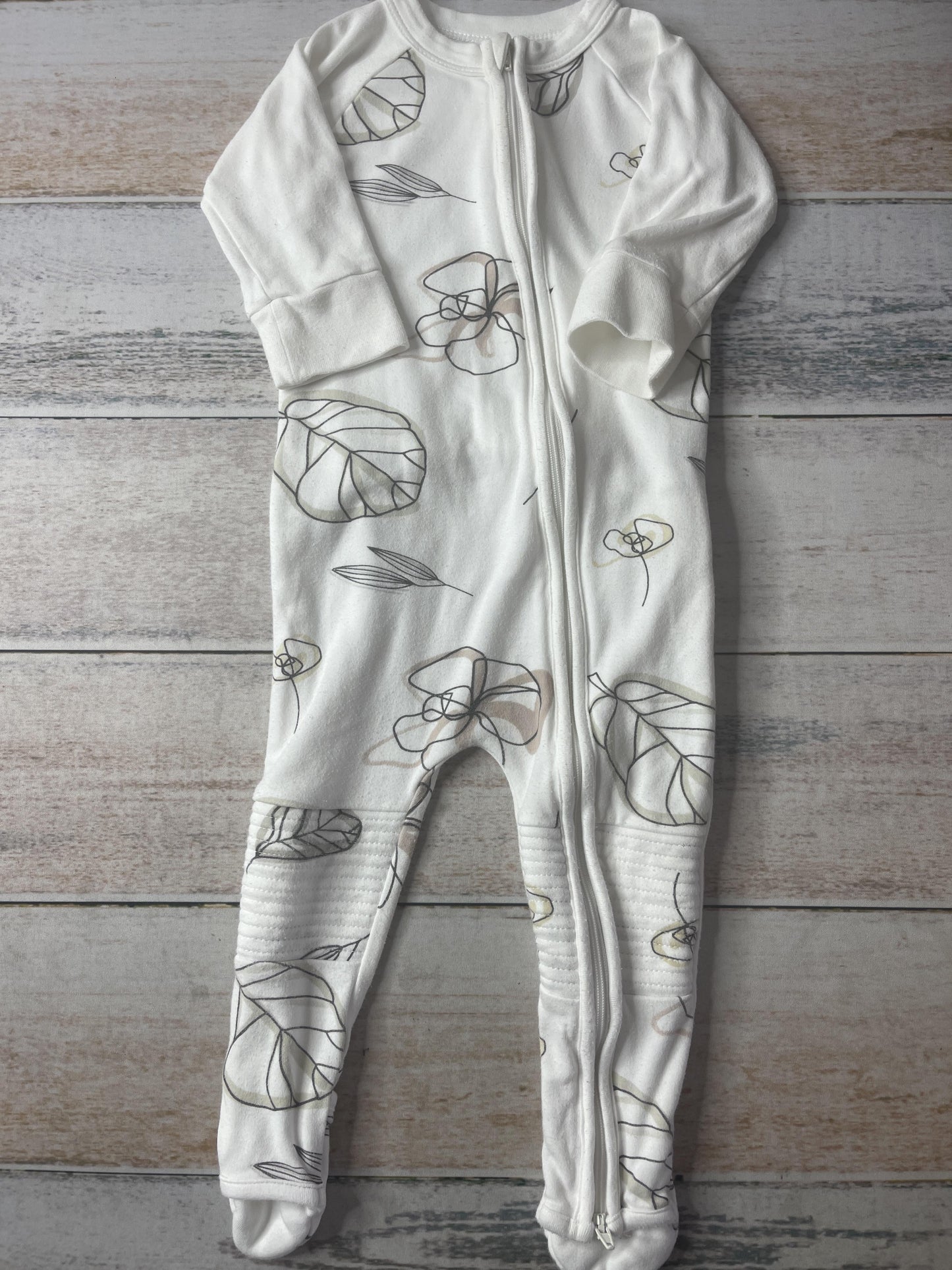 Goumi Unisex White | Leaves Pajamas Size: 12-18 months White | Leaves