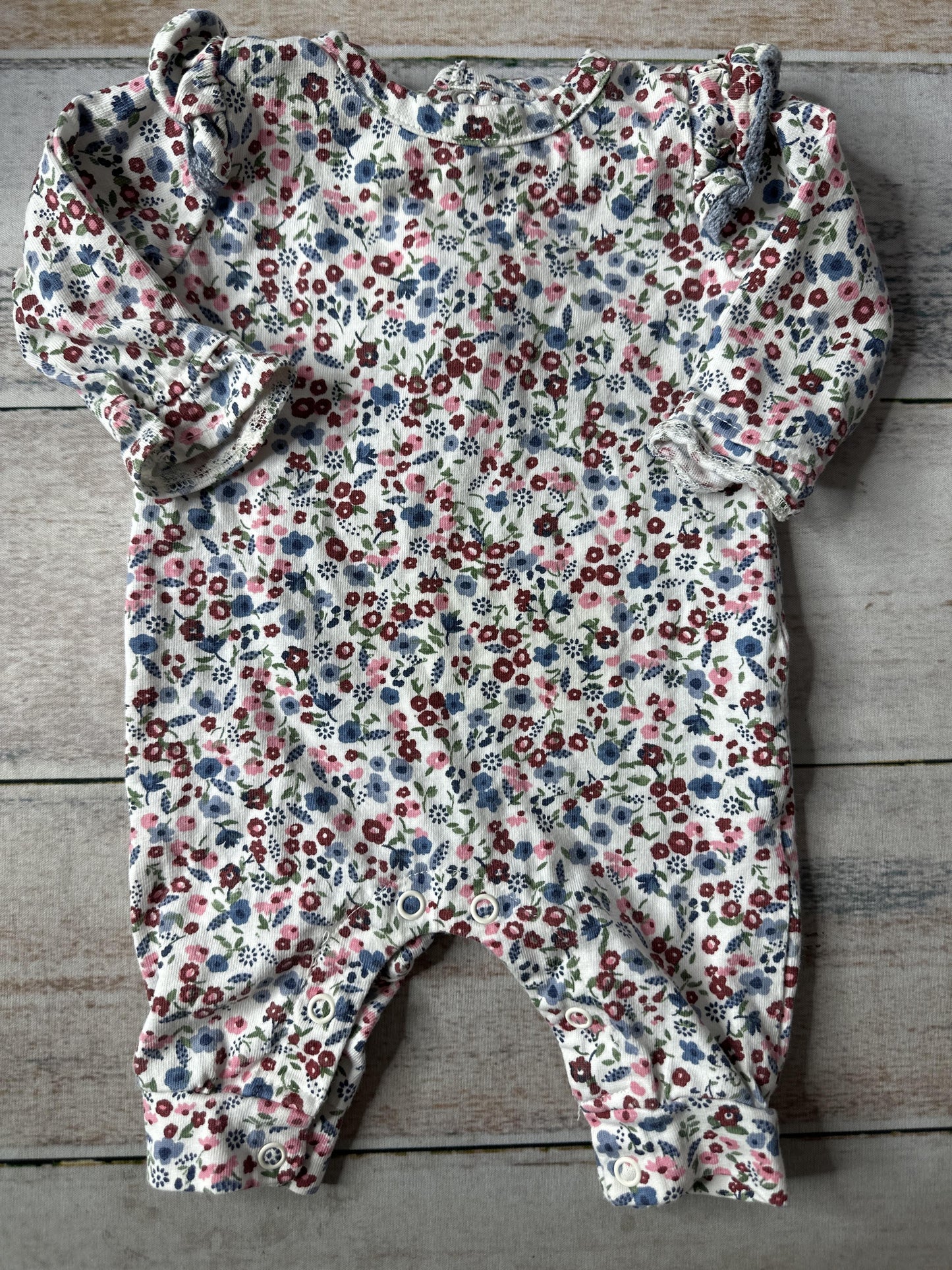 Oliver & Rain Unisex White | Pink floral Onesie Size: Newborn White | Pink floral